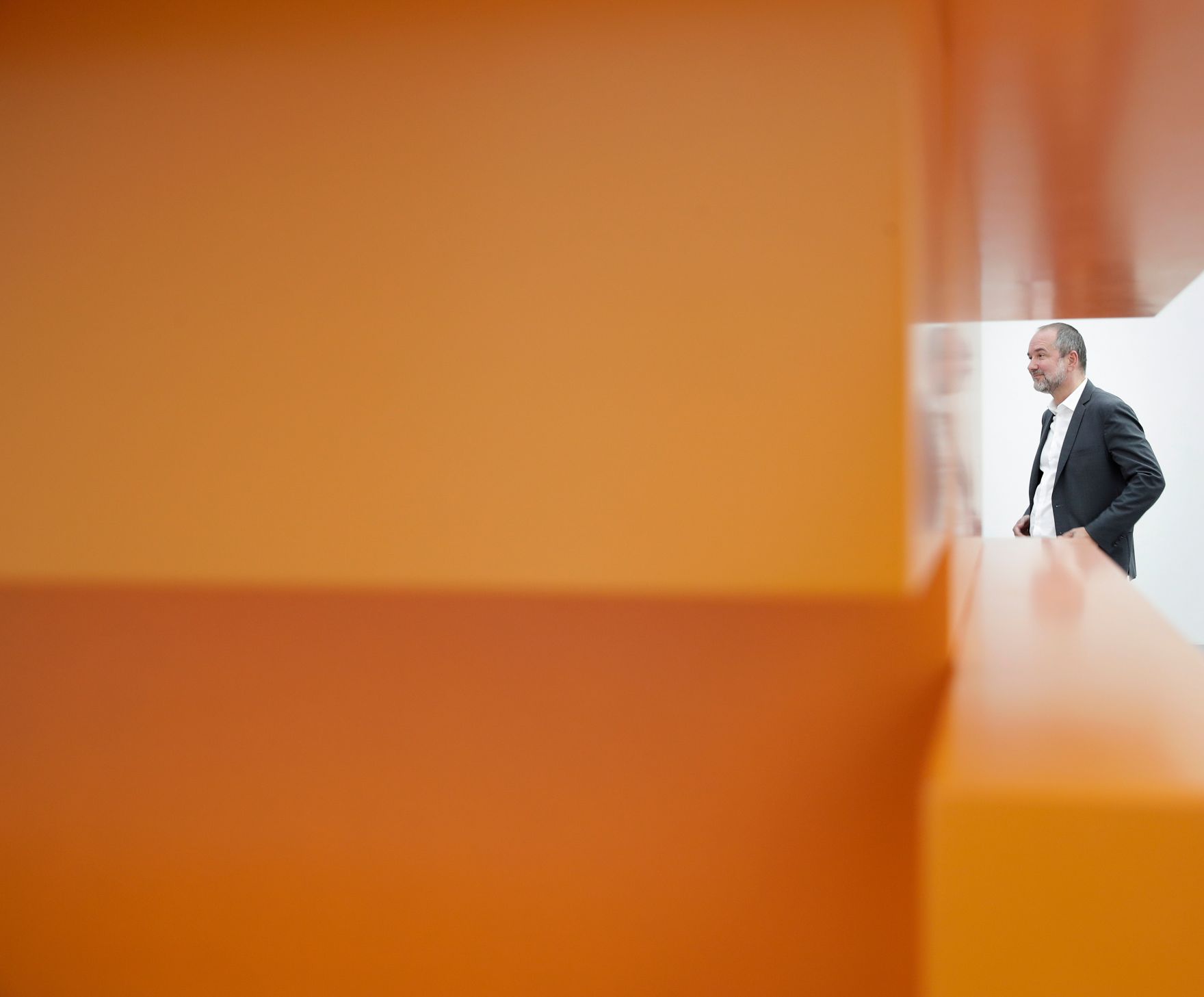 Am 8. September 2017 besuchte Kunst- und Kulturminister Thomas Drozda (im Bild) die Ars Electronica. Im Bild bei der F&uuml;hrung durch die Ausstellung &bdquo;Futurology&ldquo;.