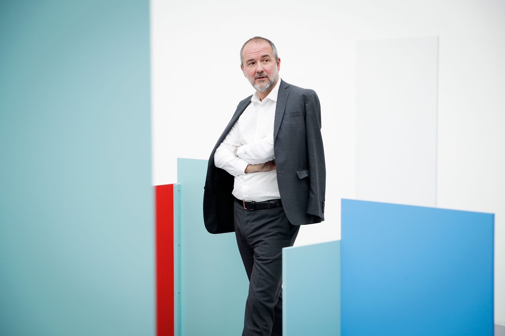 Am 8. September 2017 besuchte Kunst- und Kulturminister Thomas Drozda (im Bild) die Ars Electronica. Im Bild bei der F&uuml;hrung durch die Ausstellung &bdquo;Futurology&ldquo;.