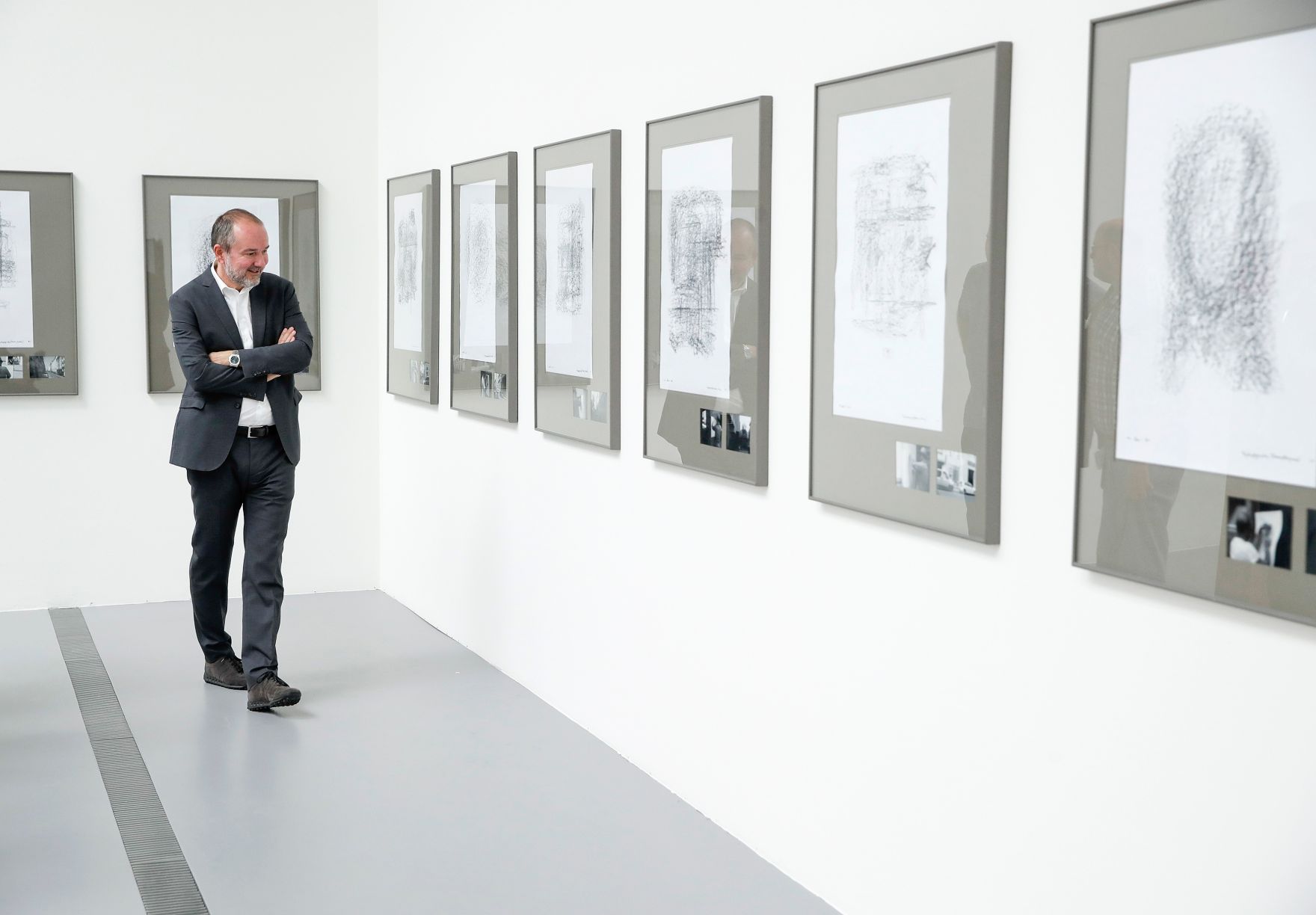 Am 8. September 2017 besuchte Kunst- und Kulturminister Thomas Drozda (im Bild) die Ars Electronica. Im Bild bei der F&uuml;hrung durch die Ausstellung &bdquo;Futurology&ldquo;.