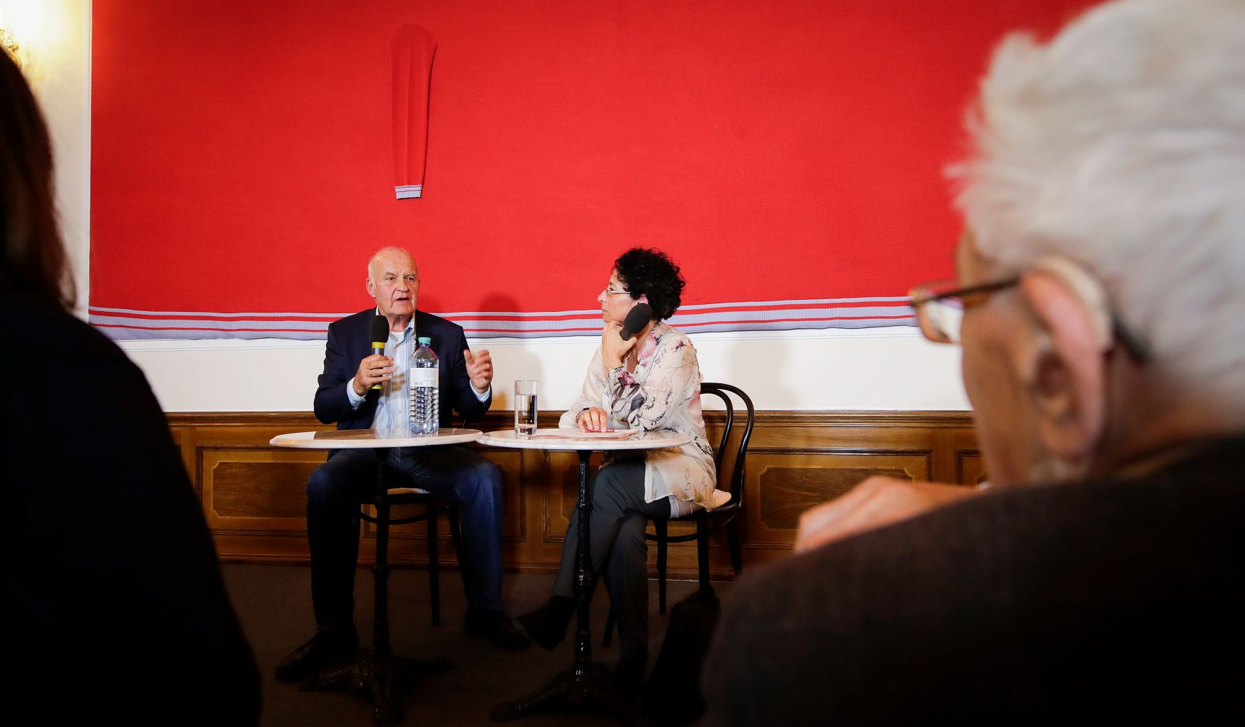 Am 12. September 2017 lud Kunst- und Kulturminister Thomas Drozda zur OPEN:SPACE Diskussionsreihe zum Thema &bdquo;Bedingungsloses Grundeinkommen?&ldquo;. Im Bild der Gr&uuml;nder der Drogeriekette dm Werner G&ouml;tz (l.) und die Moderatorin Isolde Charim (r.).