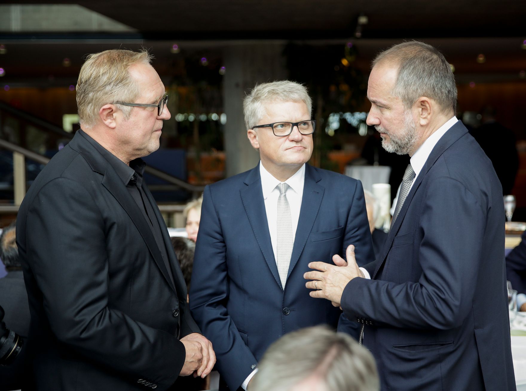 Am 17. September 2017 er&ouml;ffnete Kunst- und Kulturminister Thomas Drozda (r.) das Internationale Brucknerfest Linz. Im Bild mit dem B&uuml;rgermeister von Linz Klaus Luger (m.) und dem Festredner Harald Krassnitzer (l.).