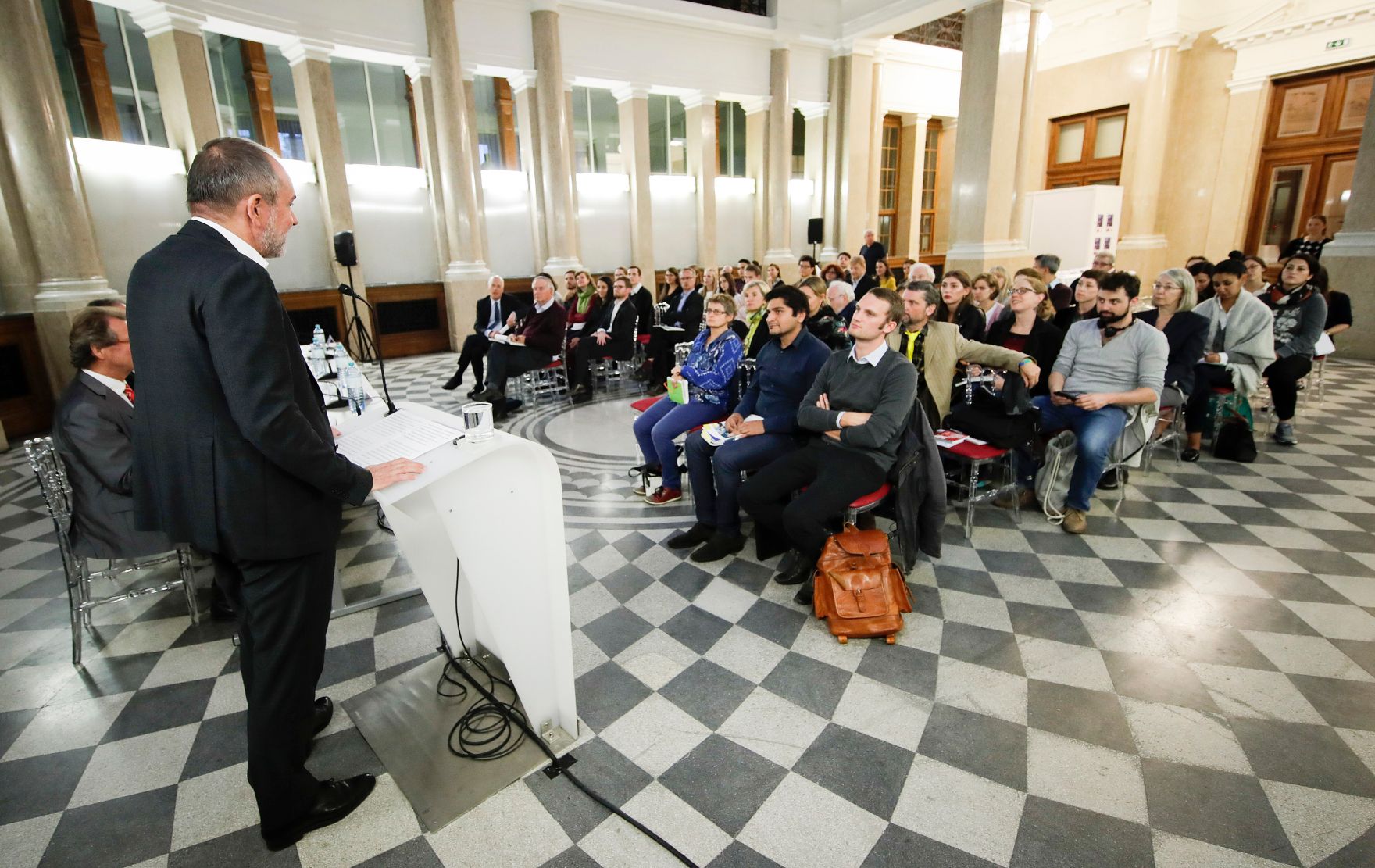 Am 18. September 2017 fand die Veranstaltung "Kinder hinter Gittern?" im Kassensaal des Bundeskanzleramtes statt.