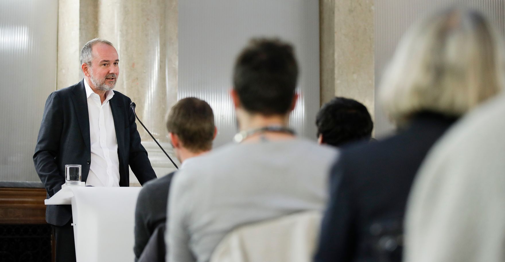 Am 18. September 2017 fand die Veranstaltung "Kinder hinter Gittern?" im Kassensaal des Bundeskanzleramtes statt. Im Bild Kanzleramtsminister Thomas Drozda.