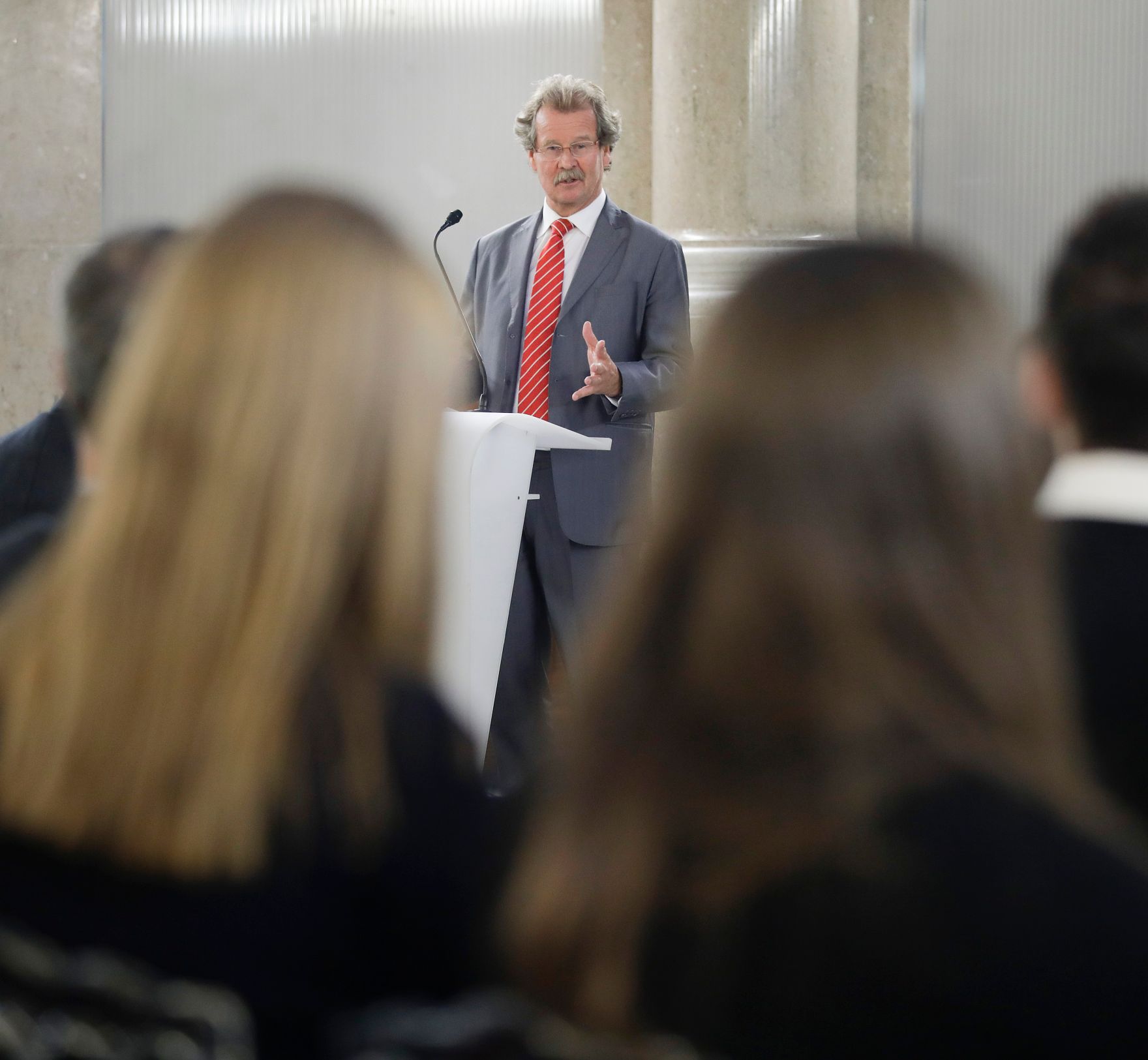 Am 18. September 2017 fand die Veranstaltung "Kinder hinter Gittern?" im Kassensaal des Bundeskanzleramtes statt. Im Bild Manfred Nowak vom Ludwig Boltzmann Institut.