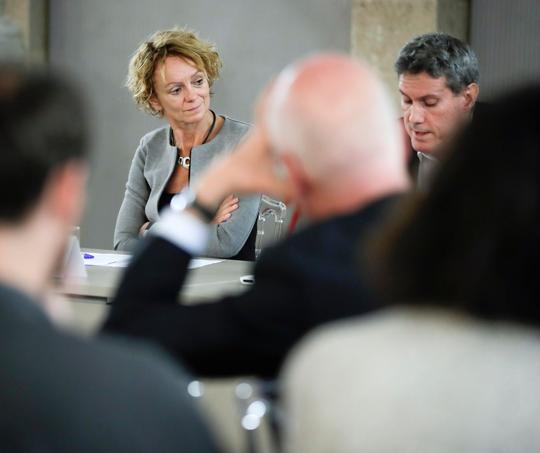 Am 18. September 2017 fand die Veranstaltung "Kinder hinter Gittern?" im Kassensaal des Bundeskanzleramtes statt. Im Bild Eva Linsinger (l.), Moderatorin und Helmut Sax (r.) vom Ludwig Boltzmann Institut.