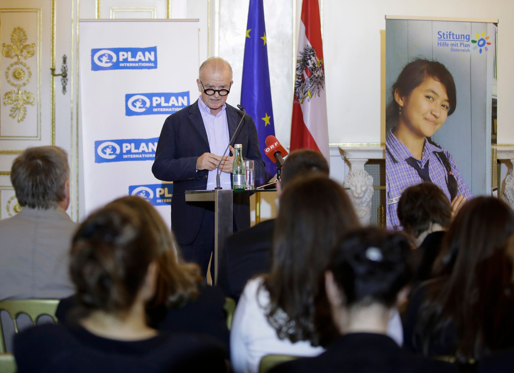 Am 19. September 2017 fand die Verleihung des Plan Medienpreis f&uuml;r Kinderrechte im Bundeskanzleramt statt. Im Bild Rudi Klausnitzer, Vorstandsmitglied der Privatstiftung Hilfe mit Plan &Ouml;sterreich.