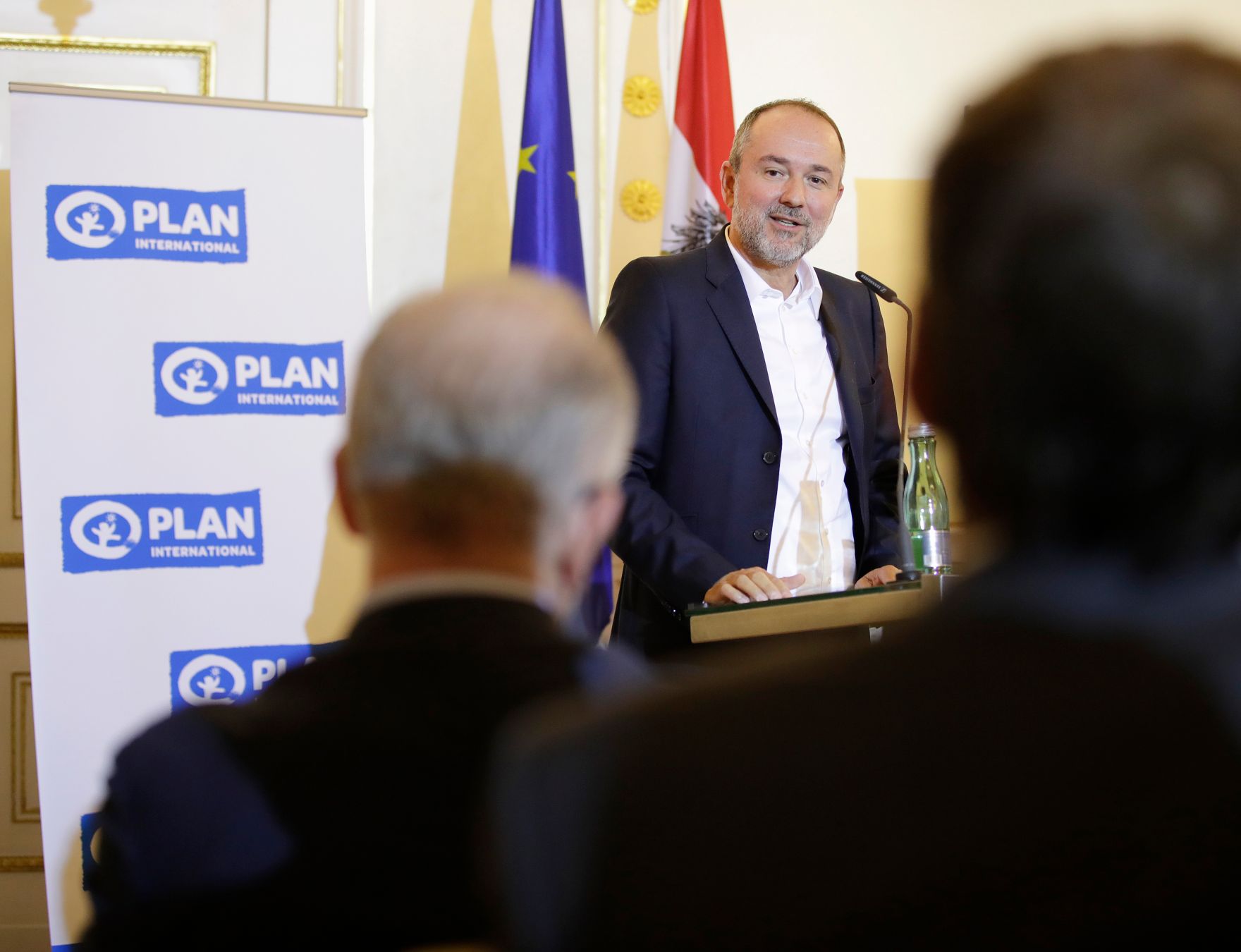 Am 19. September 2017 fand die Verleihung des Plan Medienpreis f&uuml;r Kinderrechte im Bundeskanzleramt statt. Im Bild Kanzleramtsminister Thomas Drozda.