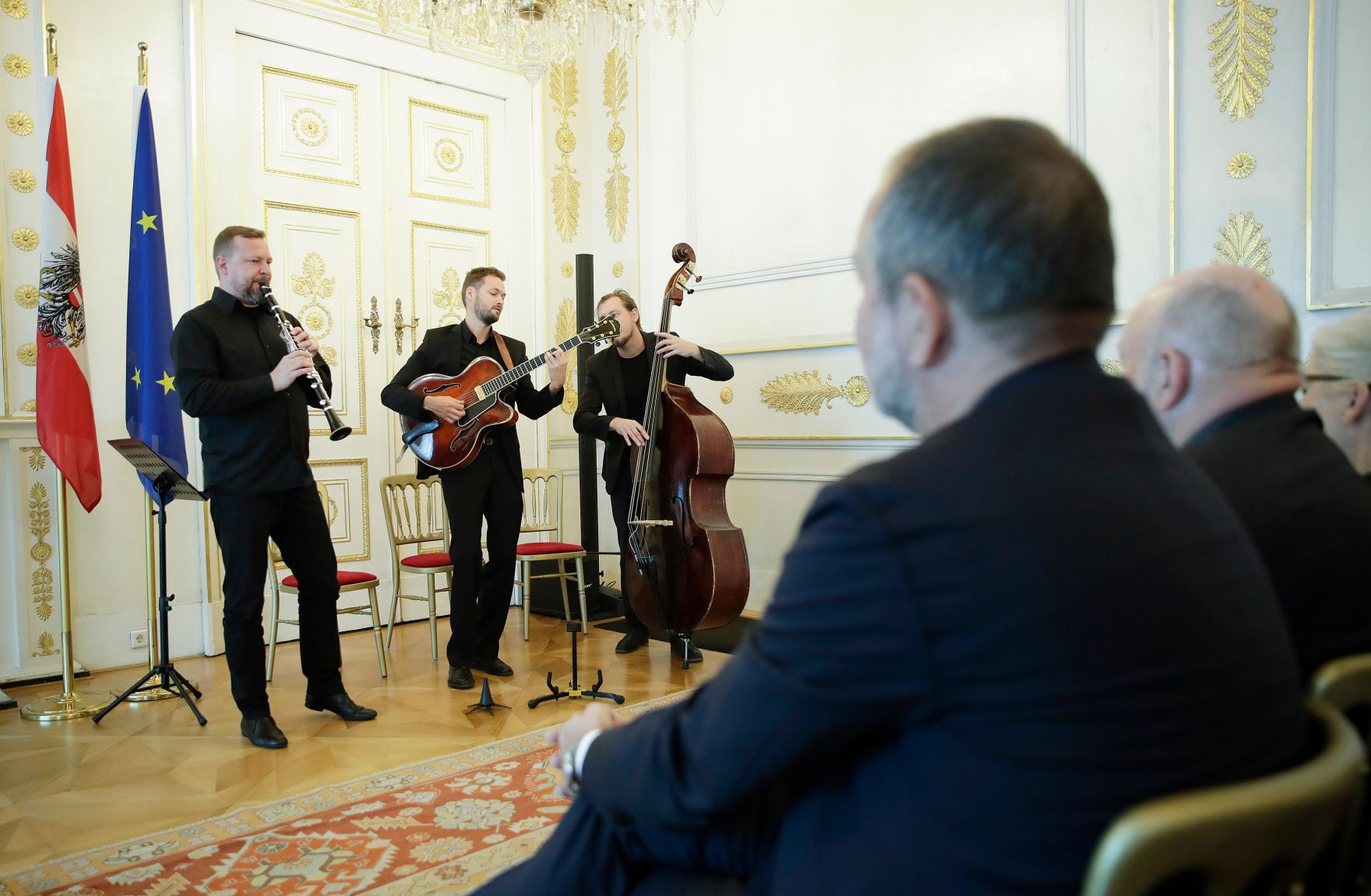 Am 22. September 2017 &uuml;berreichte Kunst- und Kulturminister Thomas Drozda das &Ouml;sterreichische Ehrenkreuz f&uuml;r Wissenschaft und Kunst I. Klasse an August Ruhs.