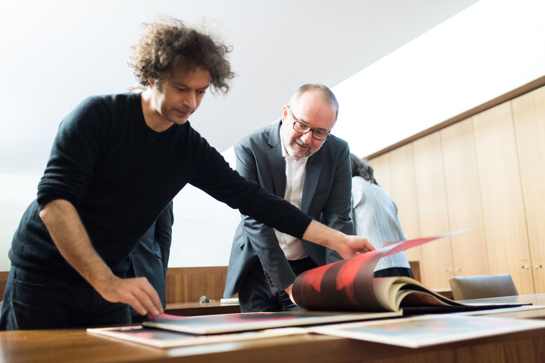 Am 30. September 2017 besuchte Kunst- und Kulturminister Thomas Drozda (r.) das Museum &quot;Maison Europ&eacute;enne de la Photographie&quot; in Paris.