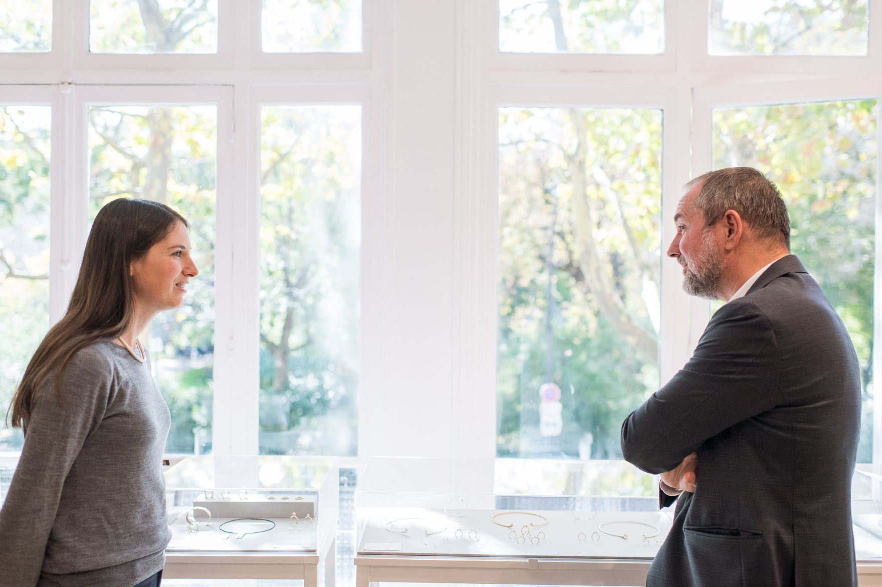 Am 30. September 2017 besuchte Kunst- und Kulturminister Thomas Drozda (r.) den Austrian Fashion Association Showroom in Paris und traf &ouml;sterreichische Designer. Im Bild mit &ouml;sterreichischen Designern.