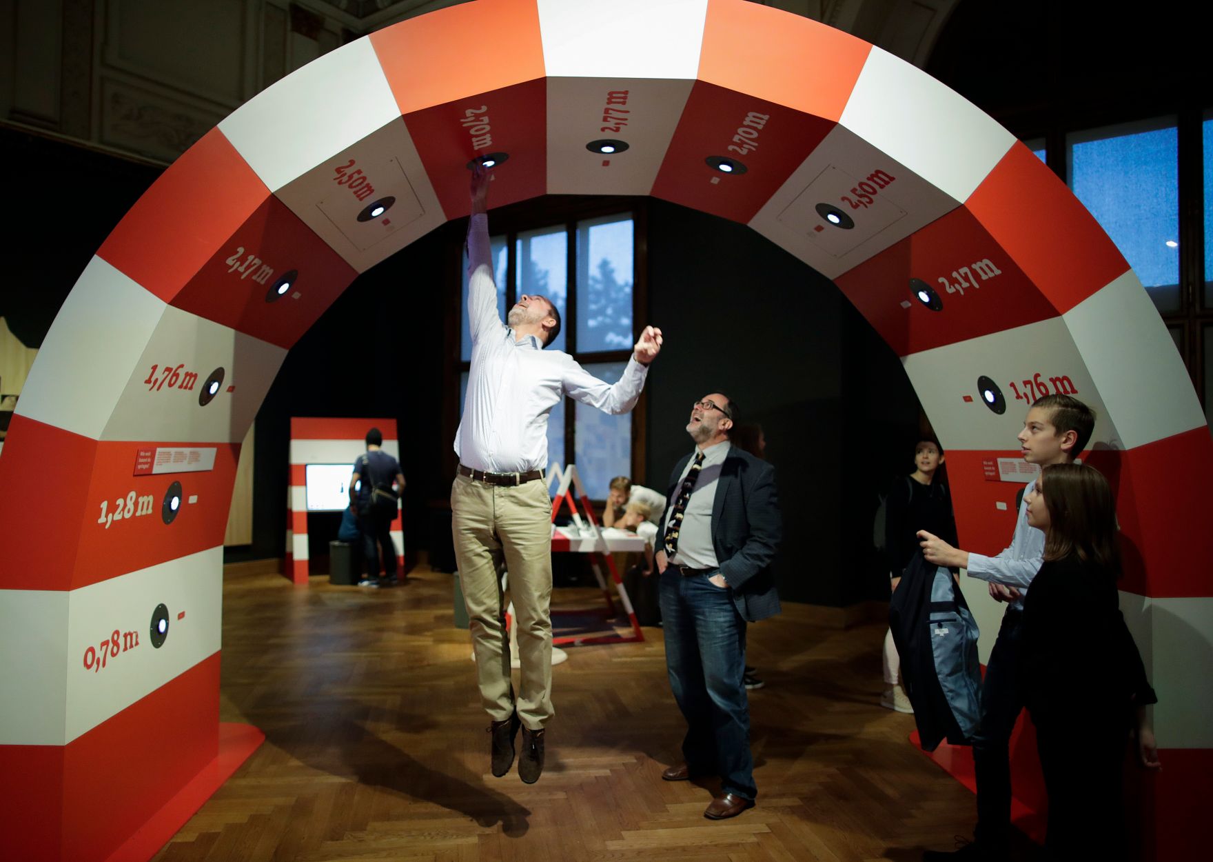 Am 7. Oktober 2017 fand die Langen Nacht der Museen statt. Im Bild Kunst- und Kulturminister Thomas Drozda (l.) im Naturhistorischen Museum.