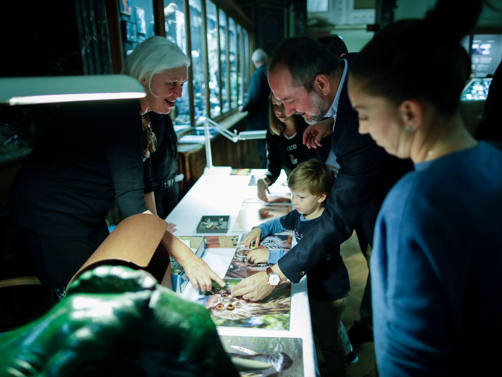 Am 7. Oktober 2017 fand die Langen Nacht der Museen statt. Im Bild Kunst- und Kulturminister Thomas Drozda (m.) im Naturhistorischen Museum.