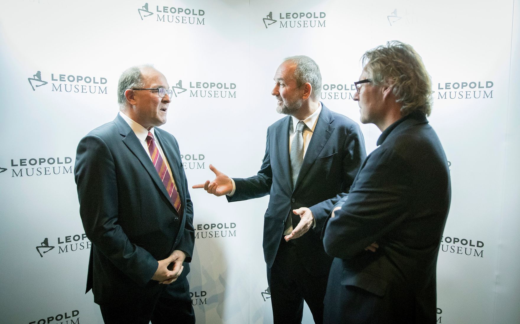 Am 12. Oktober 2017 fand die Ausstellungser&ouml;ffnung &quot;Ferdinand Hodler&quot; im Leopold Museum statt. Im Bild Kunst- und Kulturminister Thomas Drozda (m.) mit dem designierten Schweizerischen Botschafter Walter Haffner (l.) und dem Direktor des Leopold Museums Hans-Peter Wipplinger (r.).