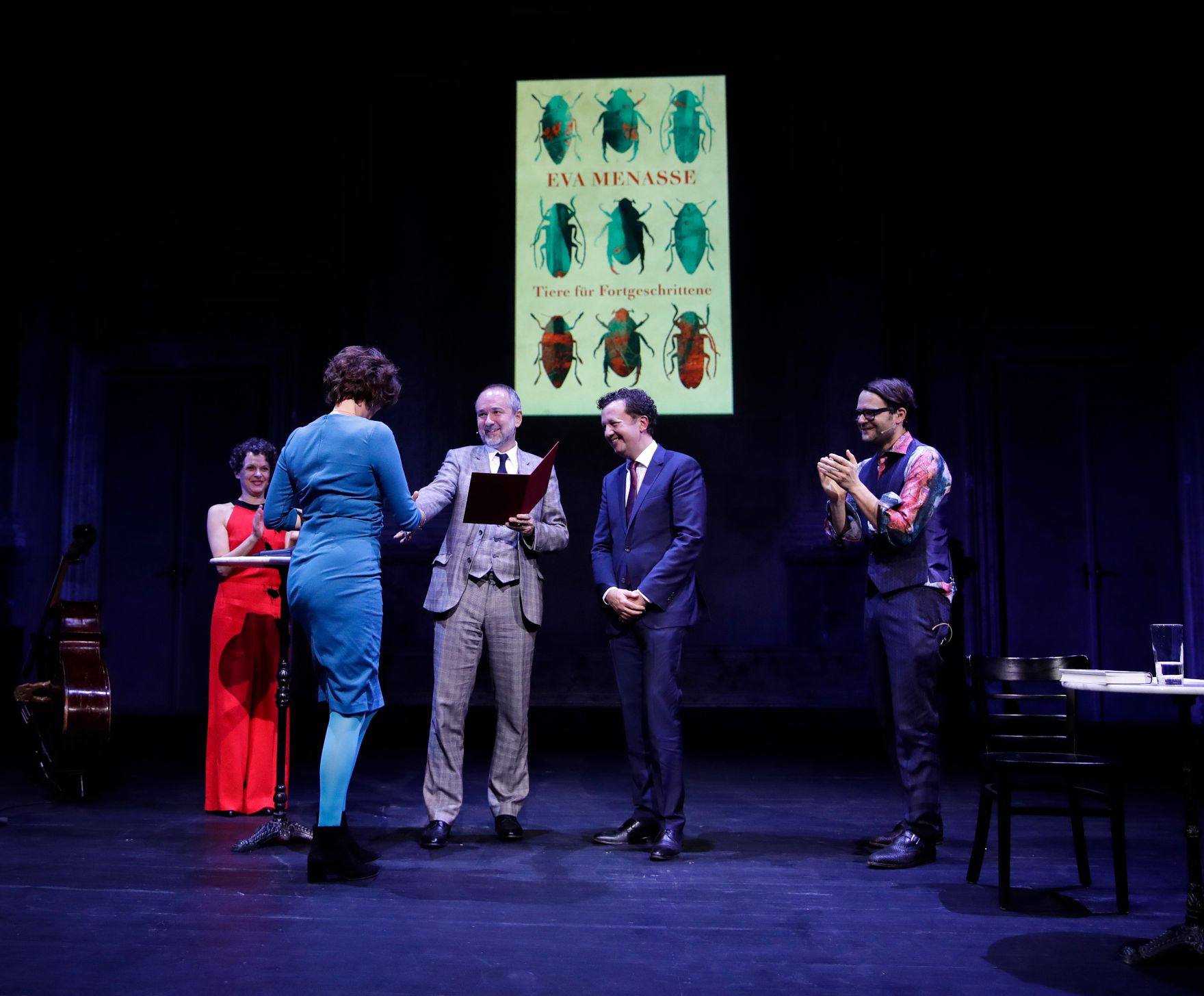 Am 7. November 2017 verlieh Kunst- und Kulturminister Thomas Drozda (m.) den &quot;&Ouml;sterreichischen Buchpreis 2017&quot;. Im Bild mit der Gewinnerin des &Ouml;sterreichischen Buchpreises Eva Menasse (m.l.), Pr&auml;sident des Hauptverbandes des &Ouml;sterreichischen Buchhandels Benedikt F&ouml;ger (m.r.) und den Moderatoren Dorothee Hartinger (l.) und Philipp Hau&szlig; (r.).