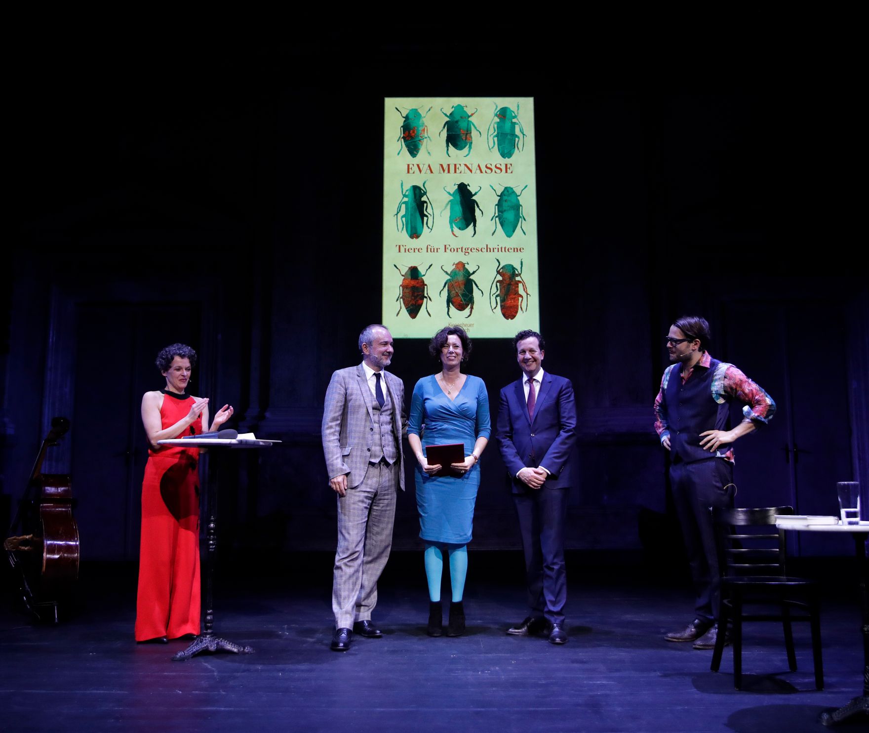 Am 7. November 2017 verlieh Kunst- und Kulturminister Thomas Drozda (m.l.) den &quot;&Ouml;sterreichischen Buchpreis 2017&quot;. Im Bild mit der Gewinnerin des &Ouml;sterreichischen Buchpreises Eva Menasse (m.), Pr&auml;sident des Hauptverbandes des &Ouml;sterreichischen Buchhandels Benedikt F&ouml;ger (m.r.) und den Moderatoren Dorothee Hartinger (l.) und Philipp Hau&szlig; (r.).