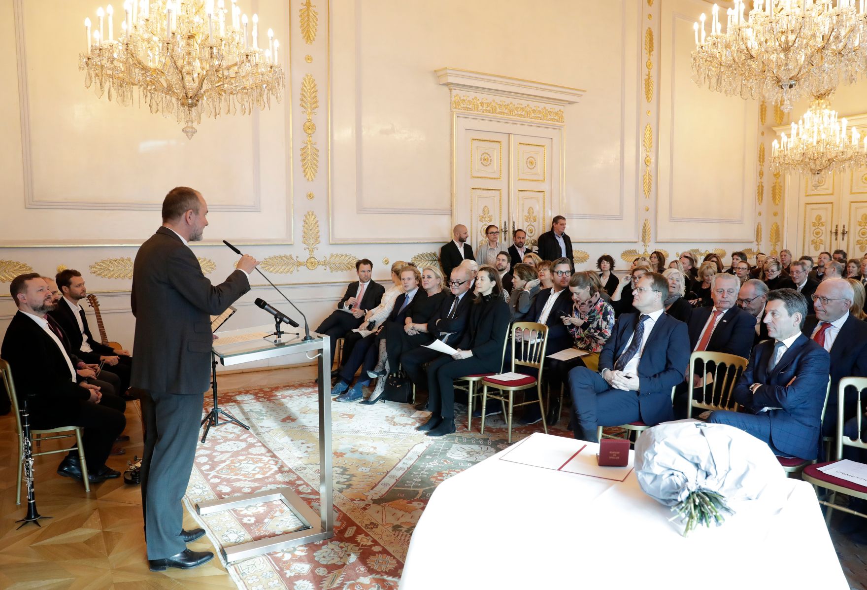 Am 14. Dezember 2017 &uuml;berreichte Kunst- und Kulturminister Thomas Drozda das &Ouml;sterreichische Ehrenkreuz f&uuml;r Wissenschaft und Kunst an Rudolf Klausnitzer.