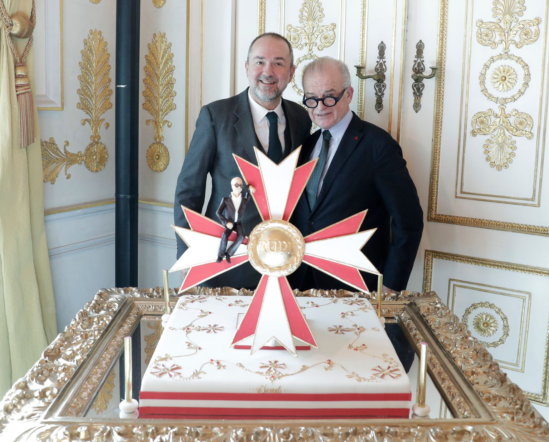 Am 14. Dezember 2017 &uuml;berreichte Kunst- und Kulturminister Thomas Drozda (l.) das &Ouml;sterreichische Ehrenkreuz f&uuml;r Wissenschaft und Kunst an Rudolf Klausnitzer (r.).