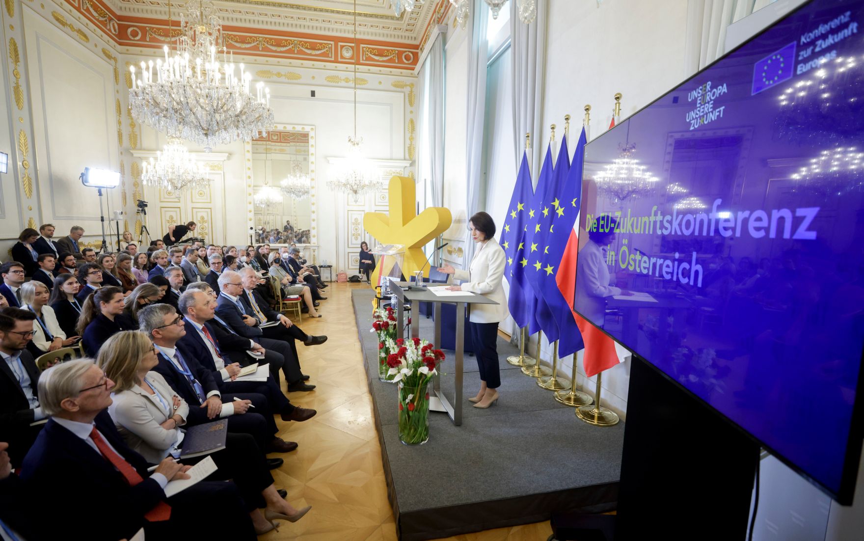 Am 9. Mai 2022 fand die Pr&auml;sentation des Berichts zur EU-Zukunftskonferenz im Bundeskanzleramt statt. Im Bild Bundesministerin Karoline Edtstadler.