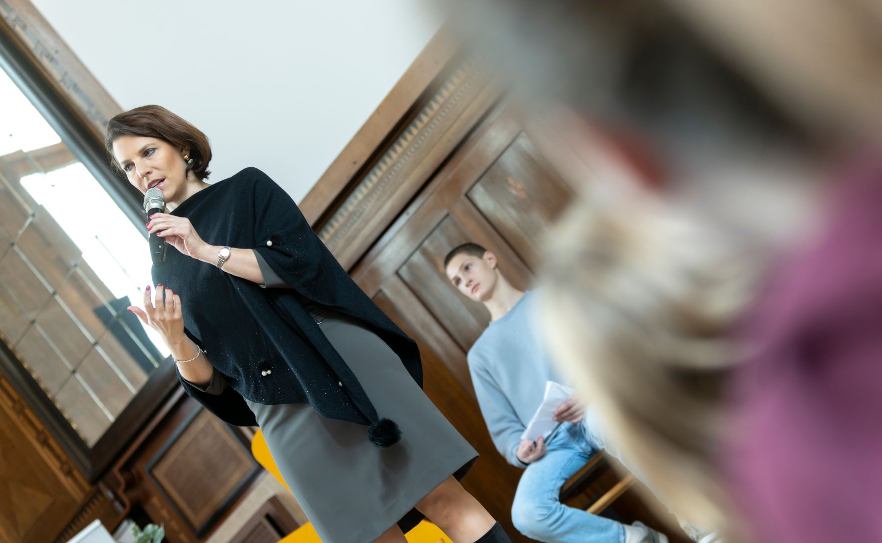 Am 14. November 2022 nahm Bundesministerin Karoline Edtstadler (l.) an dem EU Kids Day 2022 teil.