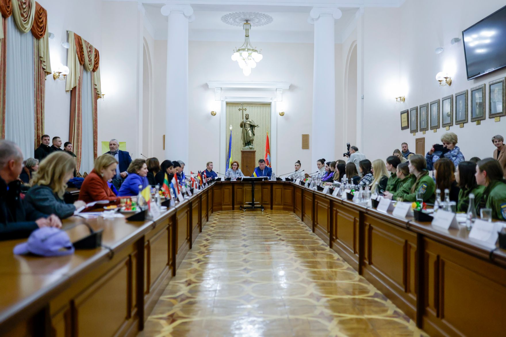 Am 23. November 2022 reiste Bundesministerin Karoline Edtstadler zu einem mehrt&auml;gigen Arbeitsbesuch nach Kiew.