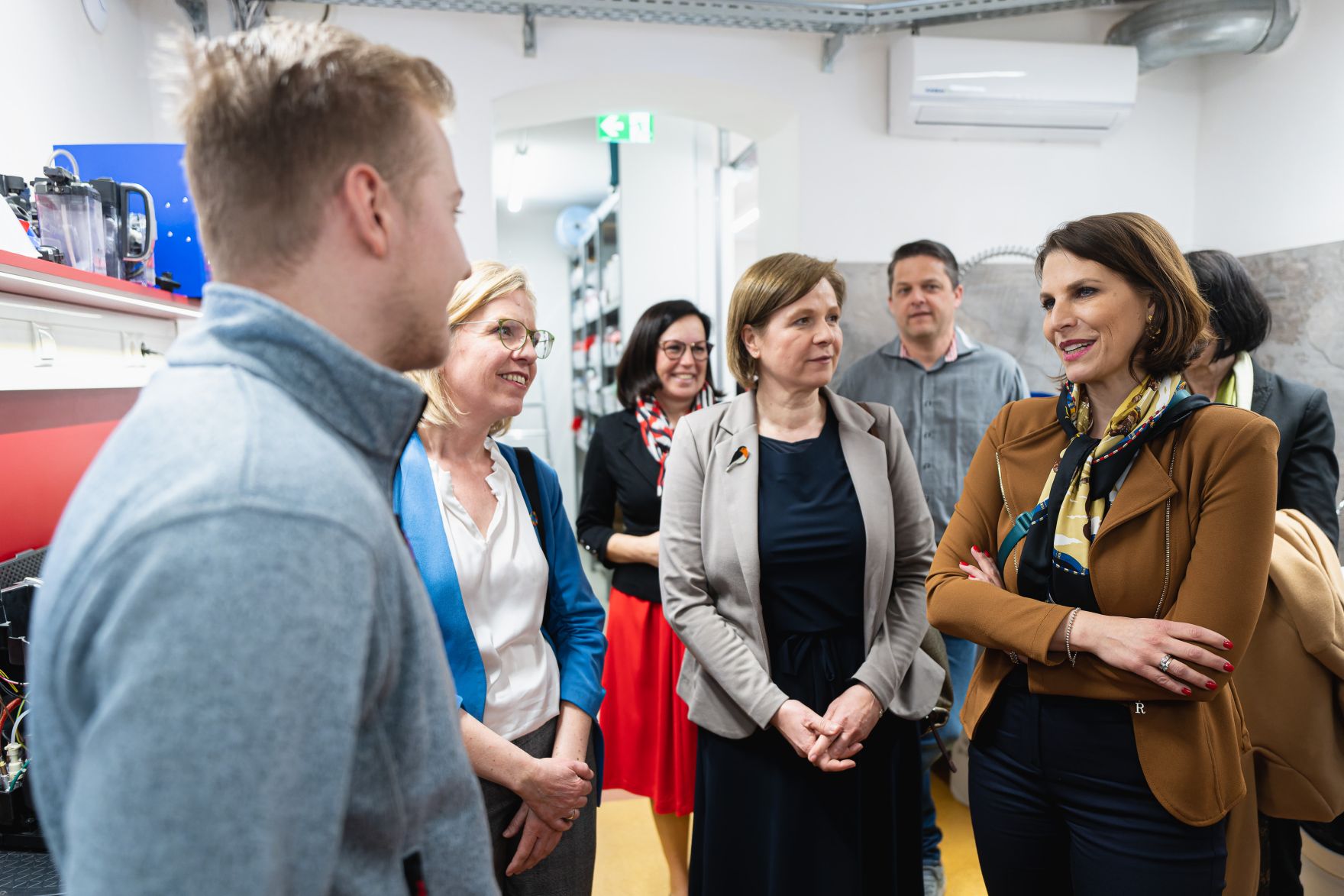 Am 24. M&auml;rz 2023 reiste Bundesministerin Karoline Edtstadler (r.) anl&auml;sslich eines Besuchs der Koralmbahnbaustelle in die Steiermark.