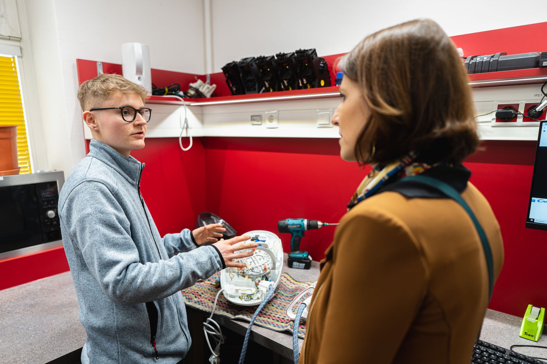 Am 24. M&auml;rz 2023 reiste Bundesministerin Karoline Edtstadler (r.) anl&auml;sslich eines Besuchs der Koralmbahnbaustelle in die Steiermark.