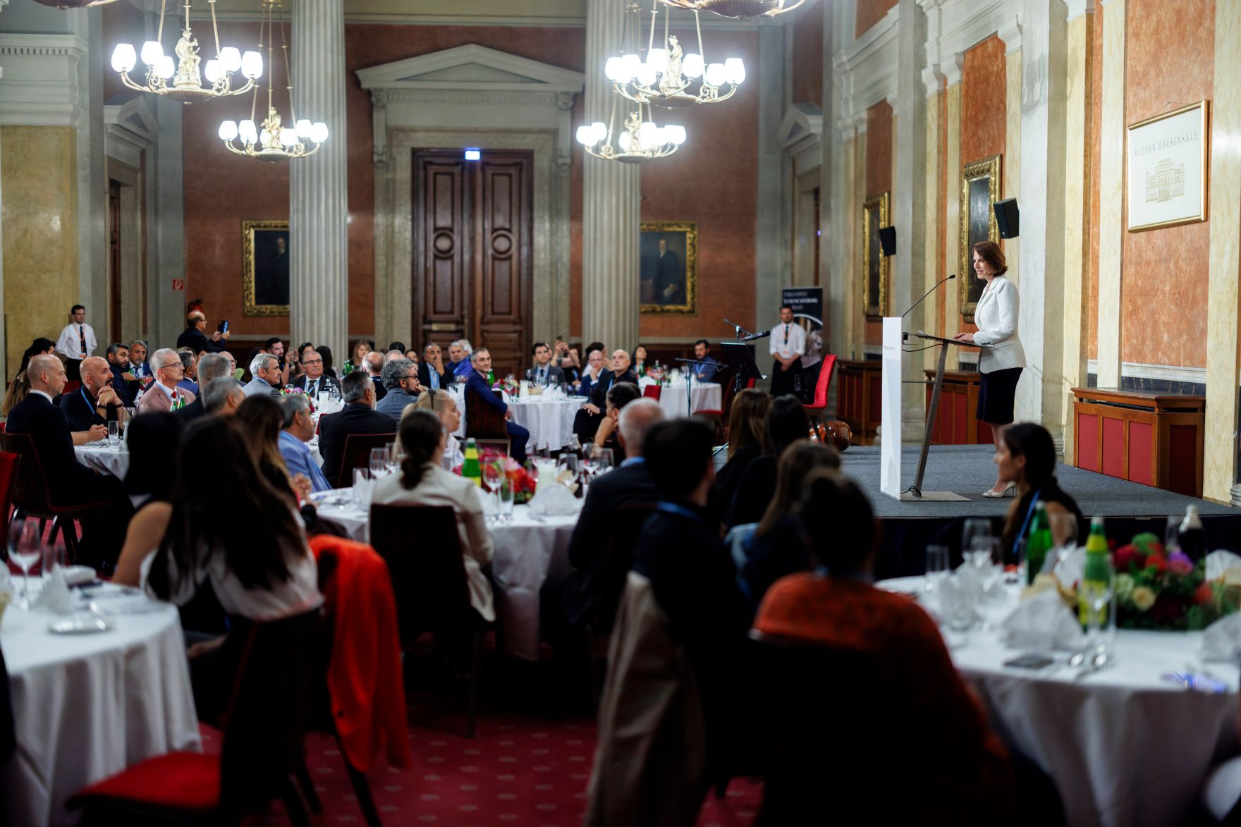 Am 25. Juli 2023 nahm Bundesministerin Karoline Edtstadler am Fastenbrechen anl&auml;sslich der alevitischen Trauer- und Fastenzeit Muharrem teil.