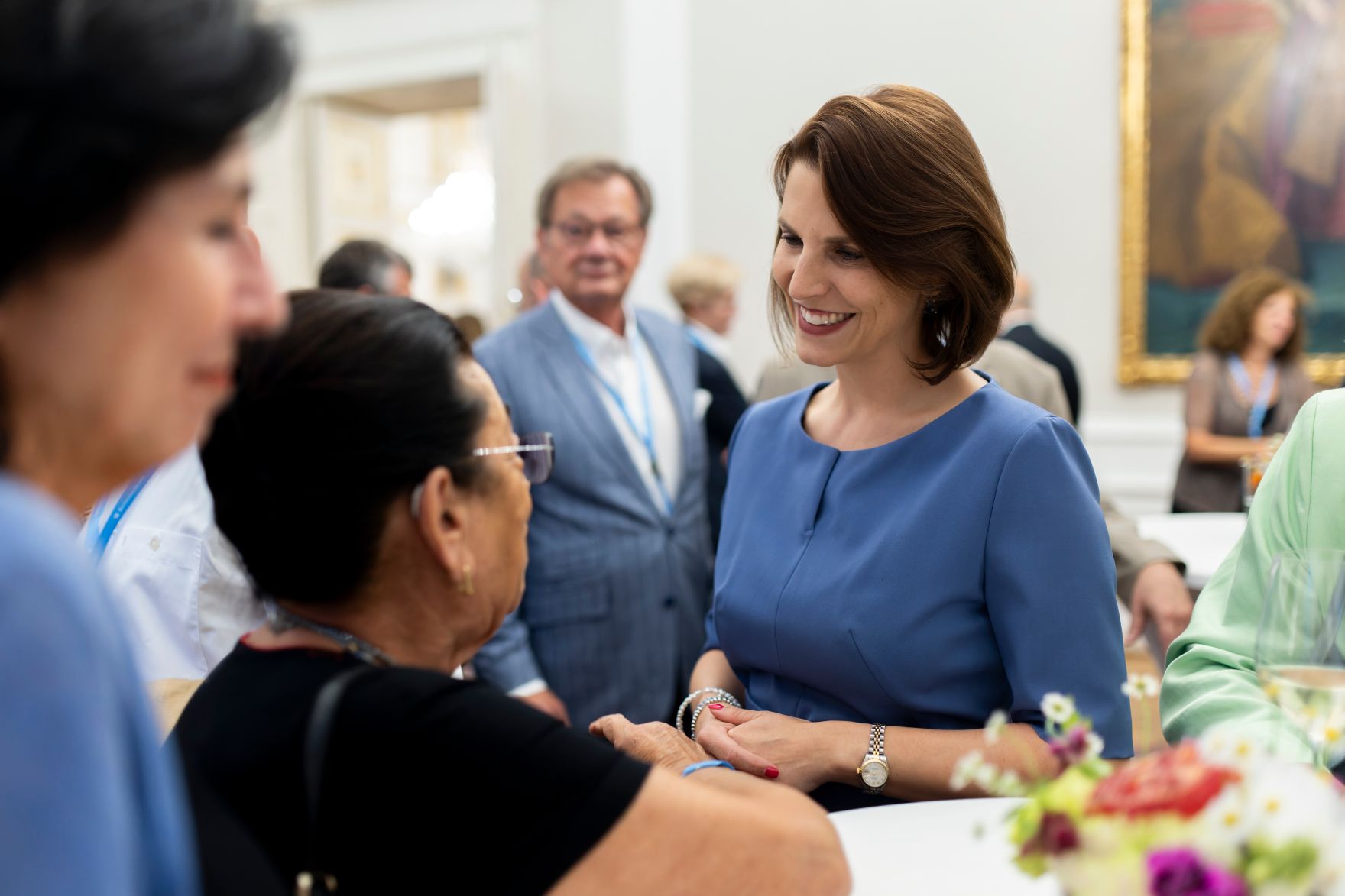 Am 12. September 2023 gab Bundesministerin Karoline Edtstadler (r.) gemeinsam mit Bundesministerin Susanne Raab einen Empfang zum j&uuml;dischen Neujahrstag &quot;Rosch ha-Schana&quot; im Bundeskanzleramt.