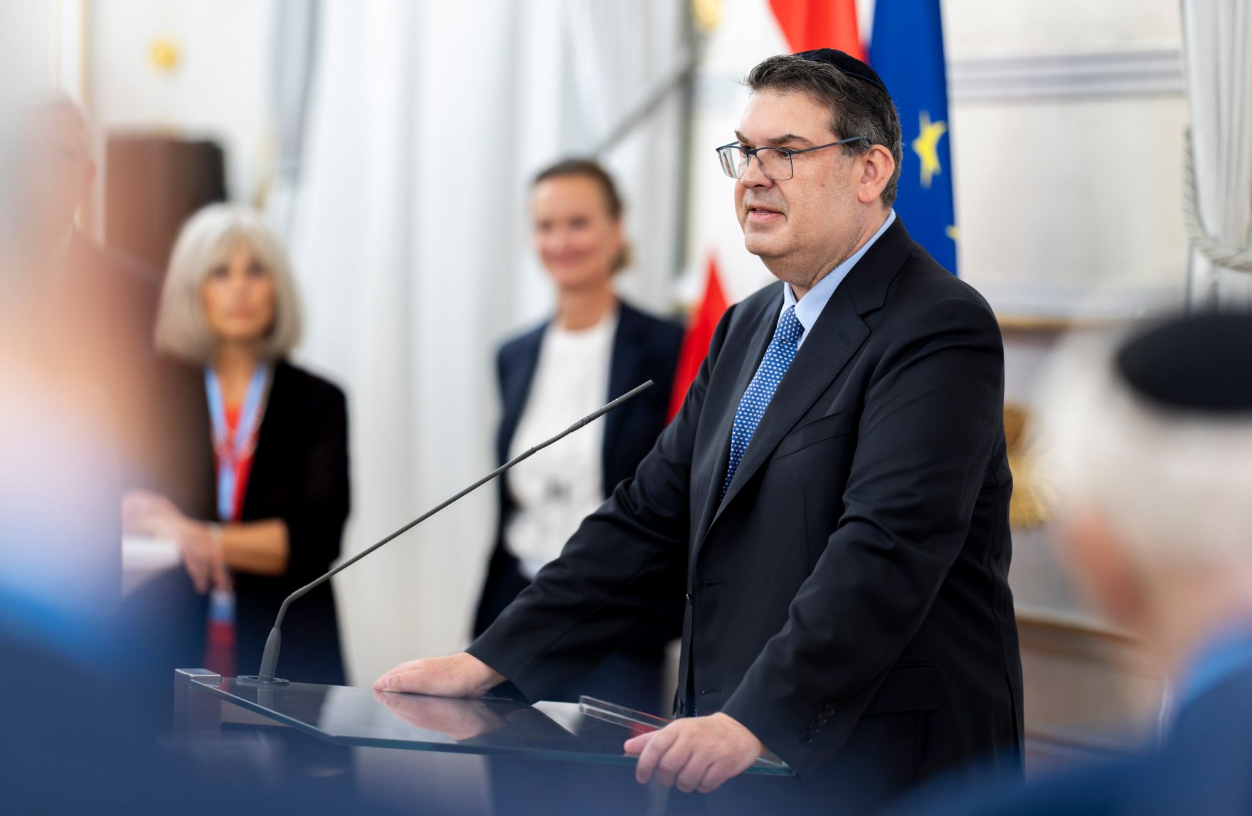 Am 12. September 2023 gab Bundesministerin Karoline Edtstadler gemeinsam mit Bundesministerin Susanne Raab einen Empfang zum j&uuml;dischen Neujahrstag &quot;Rosch ha-Schana&quot; im Bundeskanzleramt. Im Bild der Pr&auml;sident des IKG Oskar Deutsch.