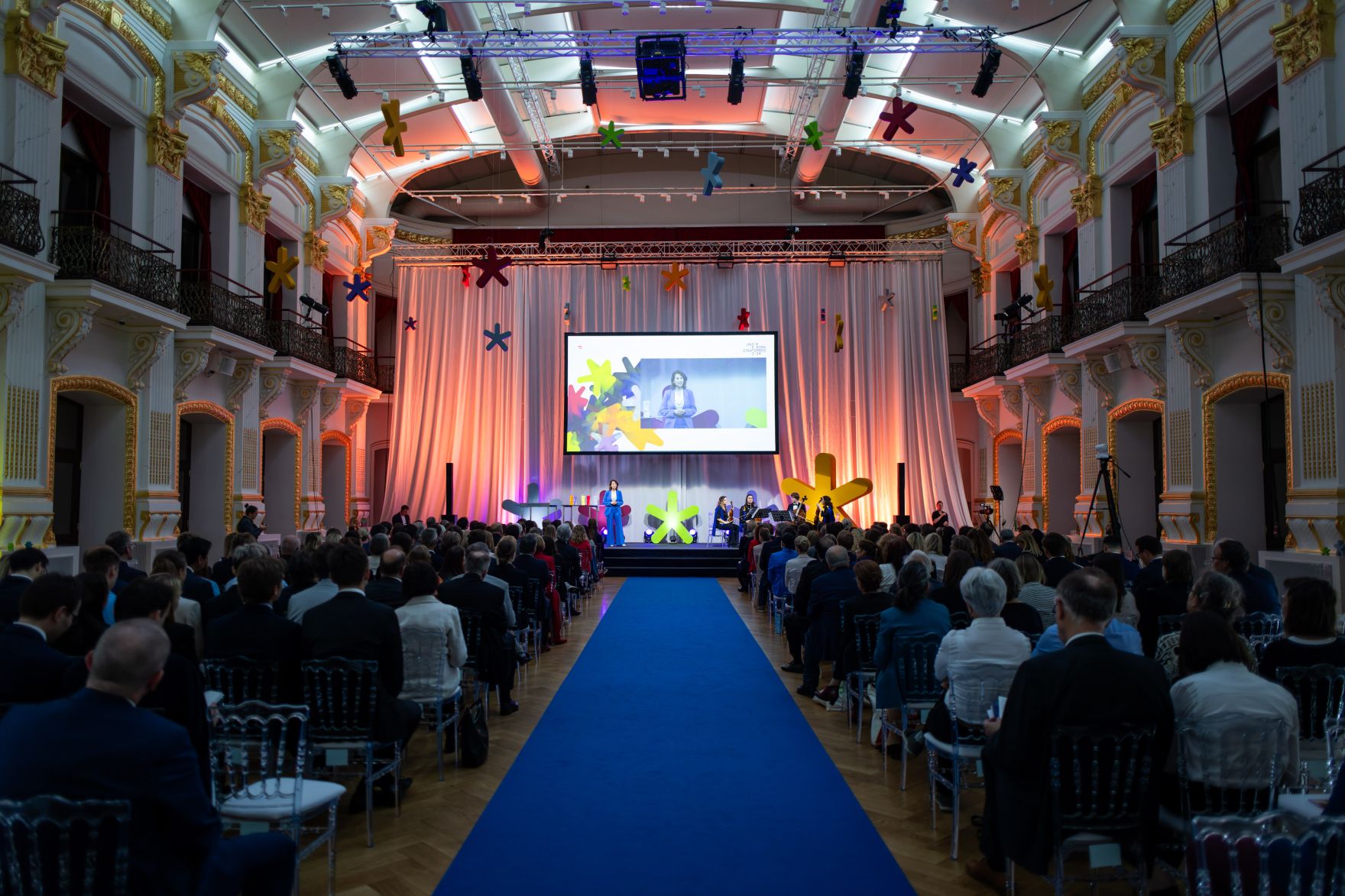 Am 7. Mai 2024 &uuml;berreichte Bundesministerin Karoline Edtstadler den Europa-Staatspreis 2024 in verschiedenen Kategorien.