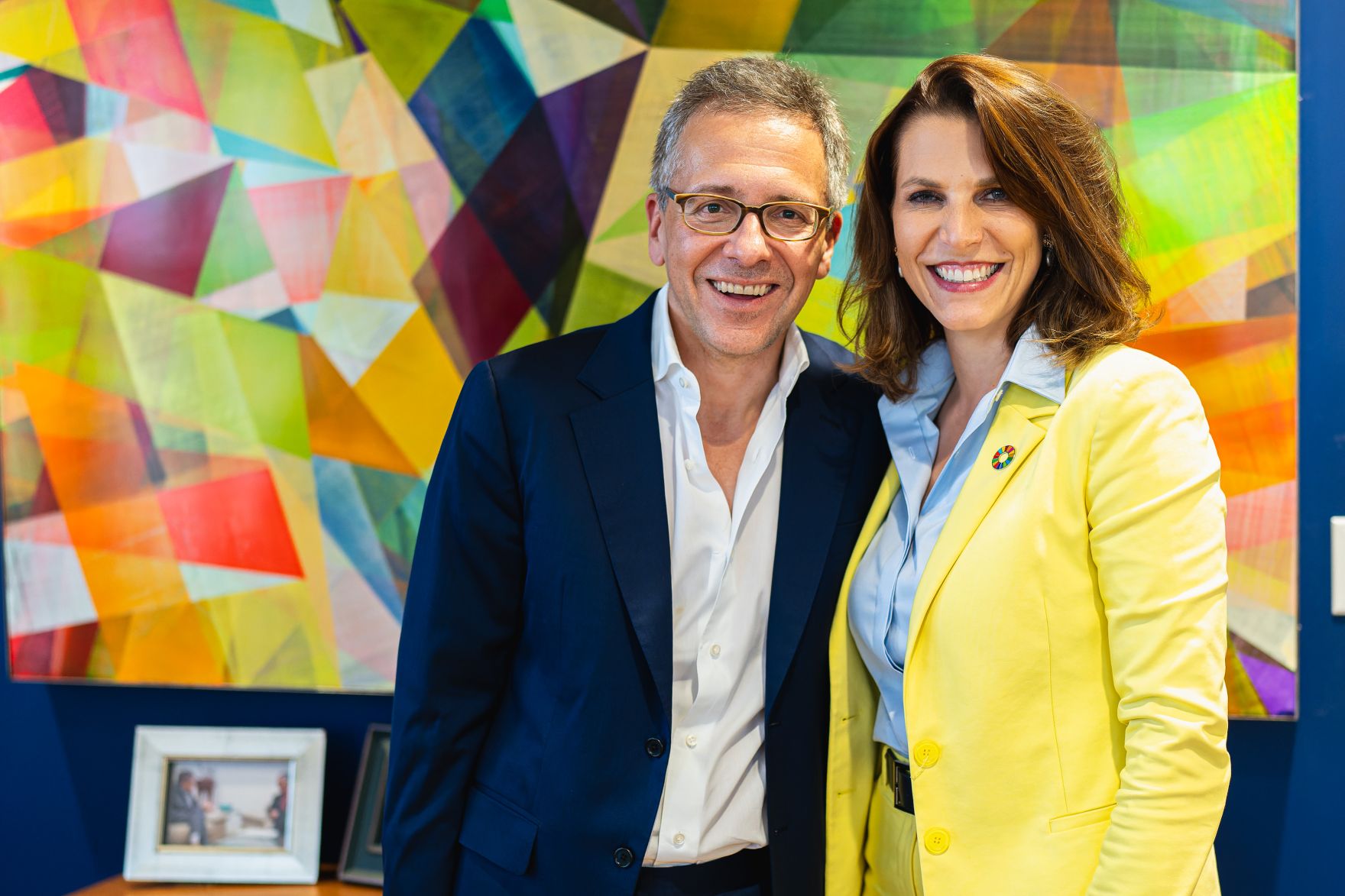 Am 16. Juli 2024 reiste Bundesministerin Karoline Edtstadler (r.) zu einem mehrt&auml;gigen Arbeitsbesuch nach New York. Im Bild bei einem Arbeitsgespr&auml;ch mit Ian Bremmer (l.), Pr&auml;sident der Eurasia Group.