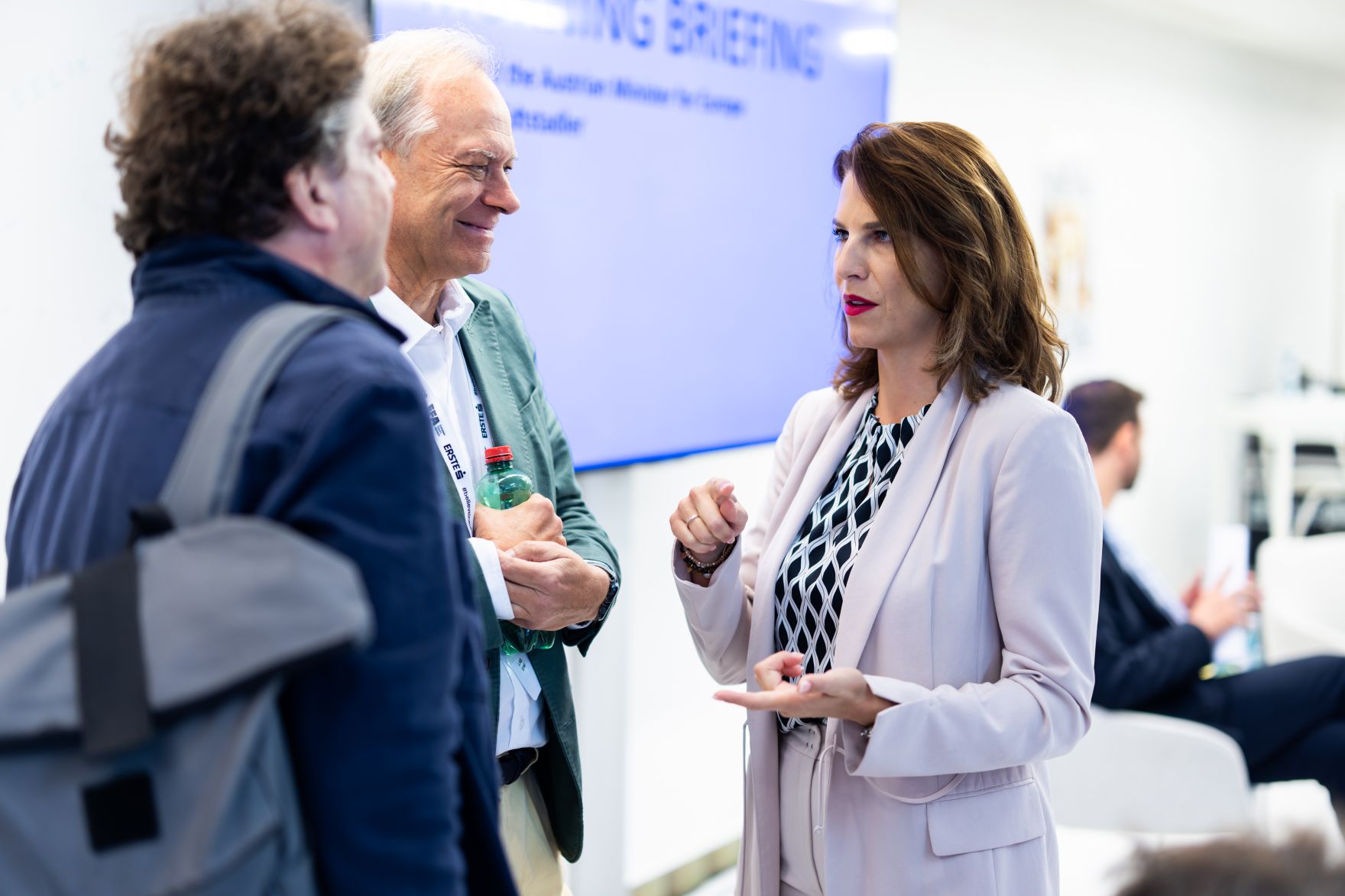 Am 26. August 2024 nahm Bundesministerin Karoline Edtstadler (r.) an dem mehrt&auml;gigen &bdquo;European Forum Alpbach 2024&ldquo; teil.