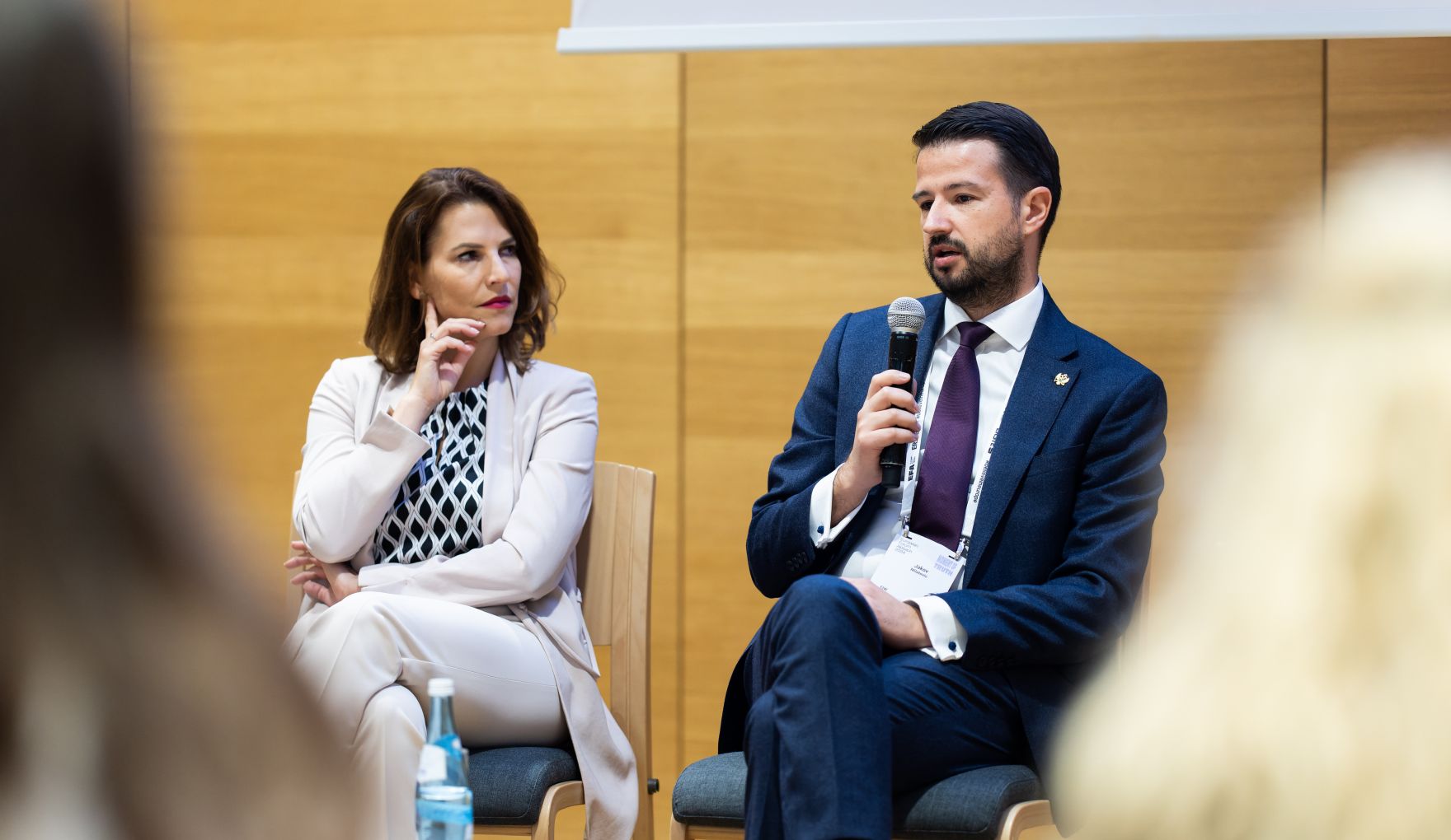 Am 26. August 2024 nahm Bundesministerin Karoline Edtstadler (l.) an dem mehrt&auml;gigen &bdquo;European Forum Alpbach 2024&ldquo; teil.