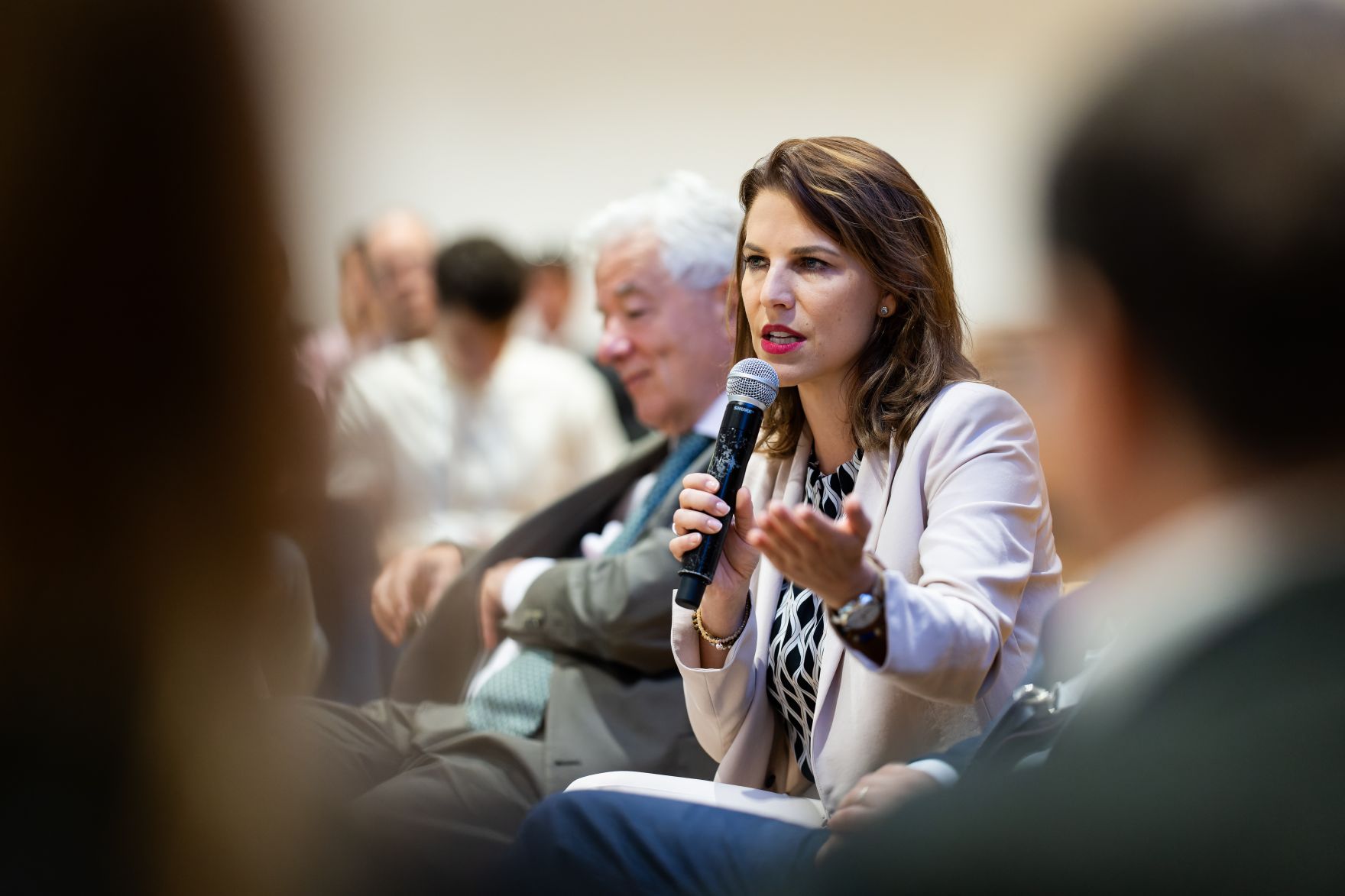 Am 26. August 2024 nahm Bundesministerin Karoline Edtstadler (im Bild) an dem mehrt&auml;gigen &bdquo;European Forum Alpbach 2024&ldquo; teil.