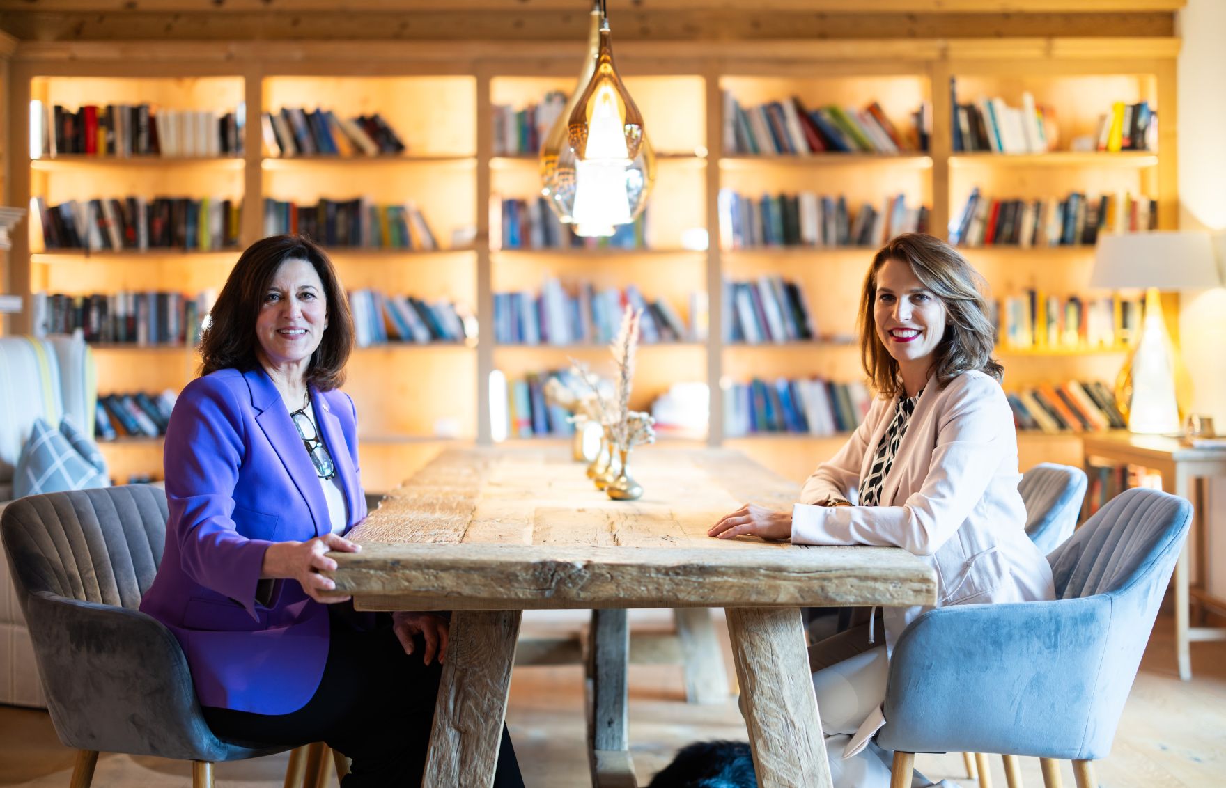 Am 26. August 2024 nahm Bundesministerin Karoline Edtstadler (r.) an dem mehrt&auml;gigen &bdquo;European Forum Alpbach 2024&ldquo; teil.