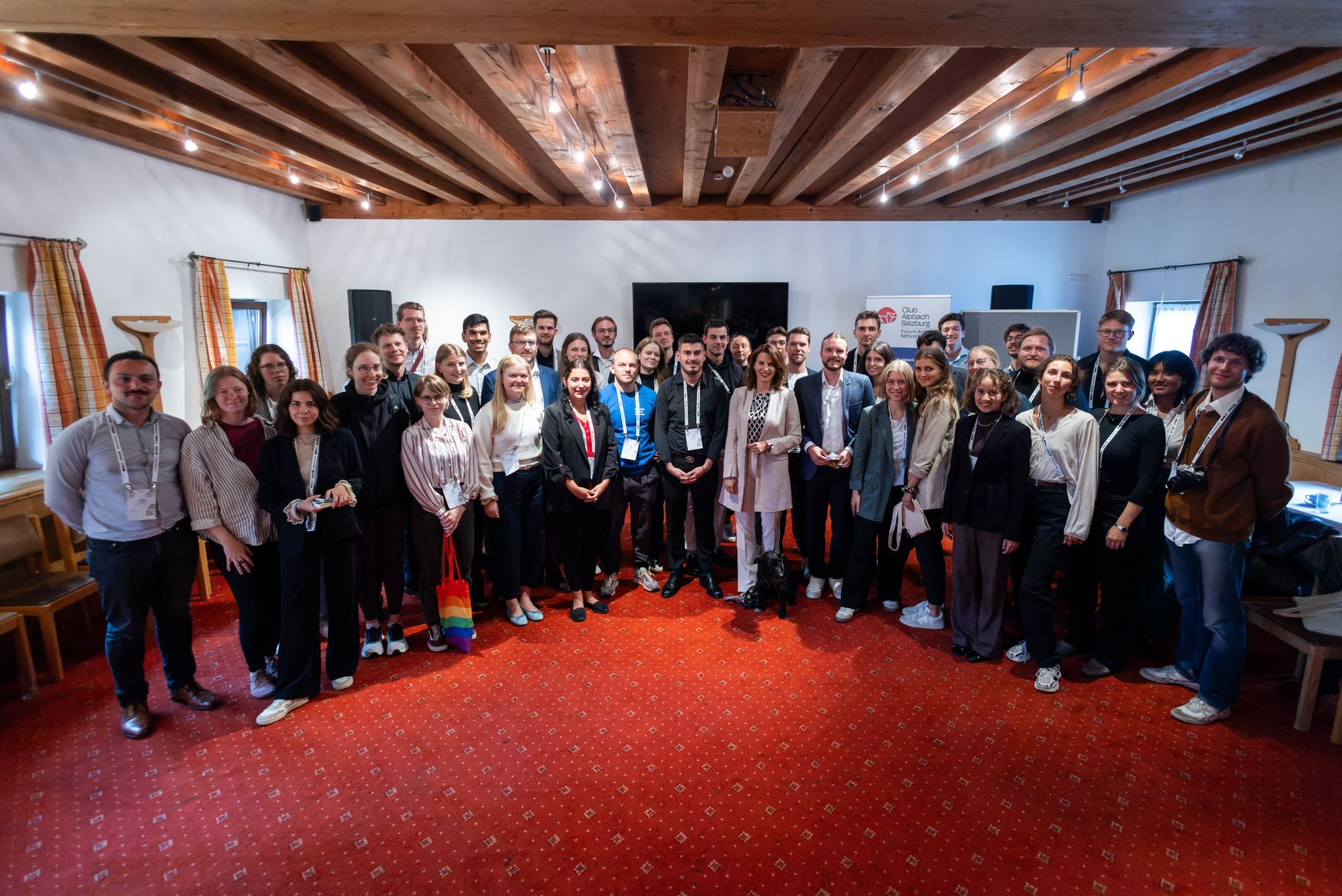 Am 26. August 2024 nahm Bundesministerin Karoline Edtstadler (m.r.) an dem mehrt&auml;gigen &bdquo;European Forum Alpbach 2024&ldquo; teil.