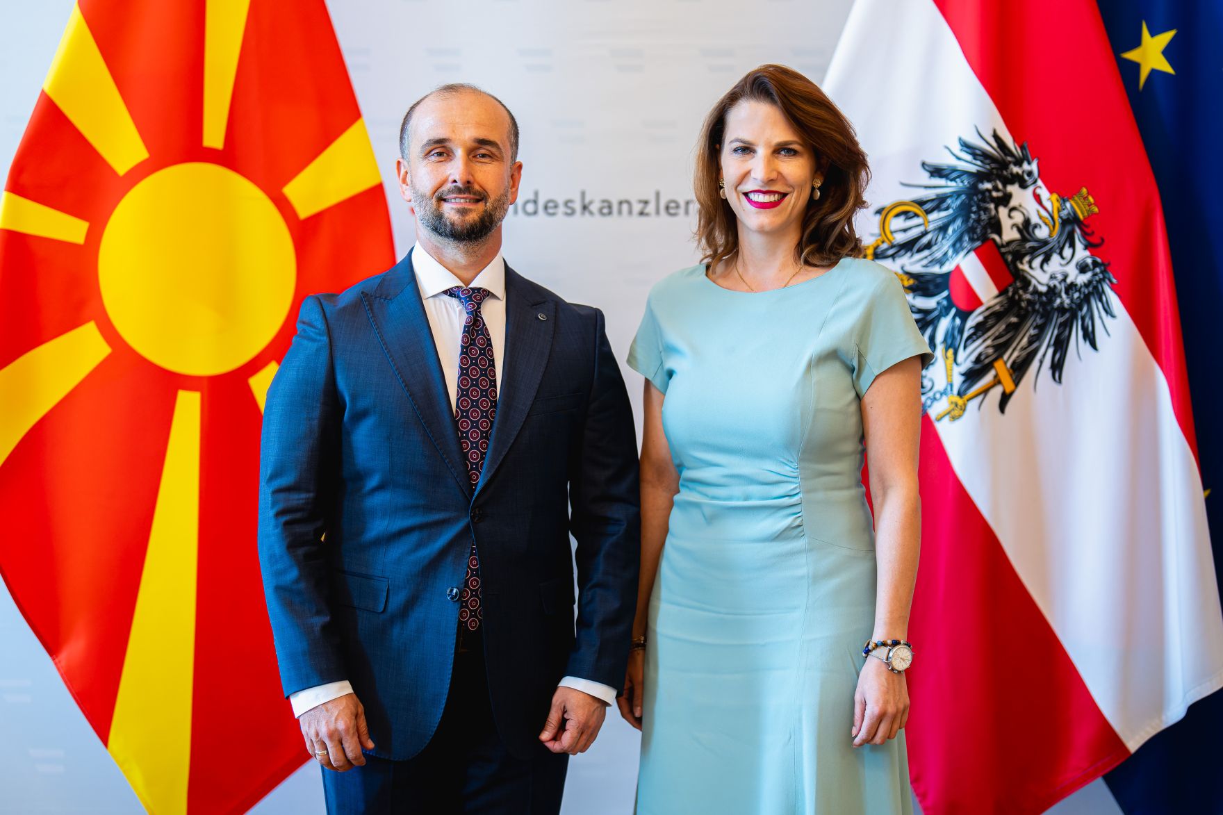 Am 28. August 2024 empfing Bundesministerin Karoline Edtstadler (r.) Orhan Murtezani (l.) den Minister f&uuml;r europ&auml;ische Angelegenheiten von Nordmazedonien, zu einem Arbeitsgespr&auml;ch.