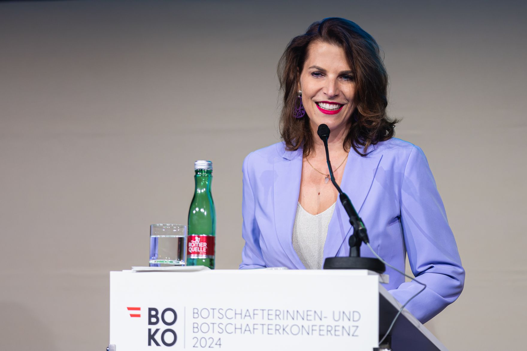 Am 2. September 2024 hielt Bundesministerin Karoline Edtstadler (im Bild) eine Grundsatzrede an alle &Ouml;sterreichischen Botschafterinnen und Botschafter im Rahmen der Botschafter Konferenz.