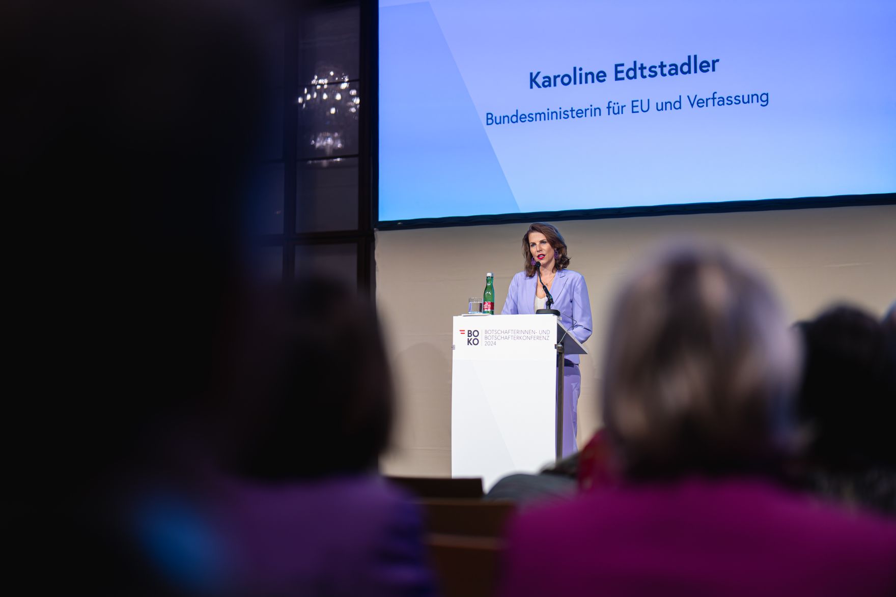 Am 2. September 2024 hielt Bundesministerin Karoline Edtstadler (m.) eine Grundsatzrede an alle &Ouml;sterreichischen Botschafterinnen und Botschafter im Rahmen der Botschafter Konferenz.