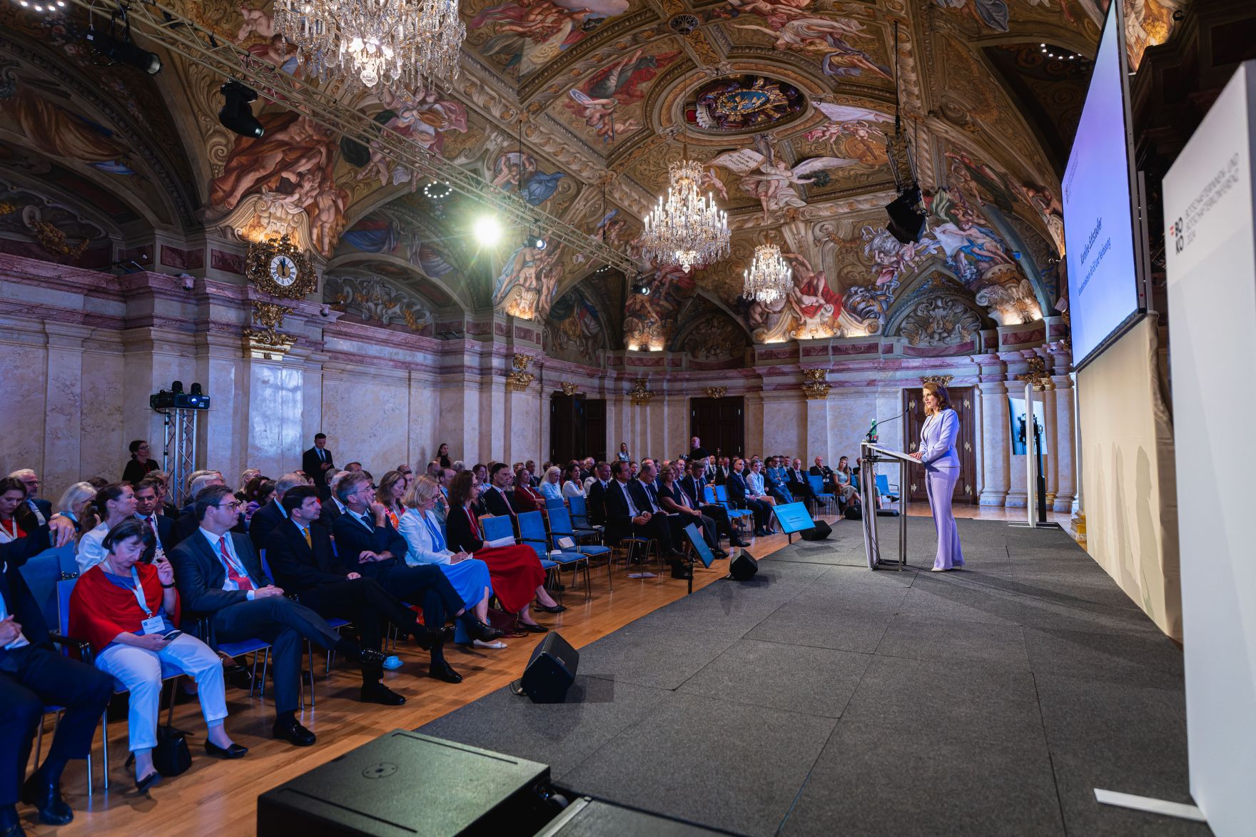 Am 2. September 2024 hielt Bundesministerin Karoline Edtstadler eine Grundsatzrede an alle &Ouml;sterreichischen Botschafterinnen und Botschafter im Rahmen der Botschafter Konferenz.