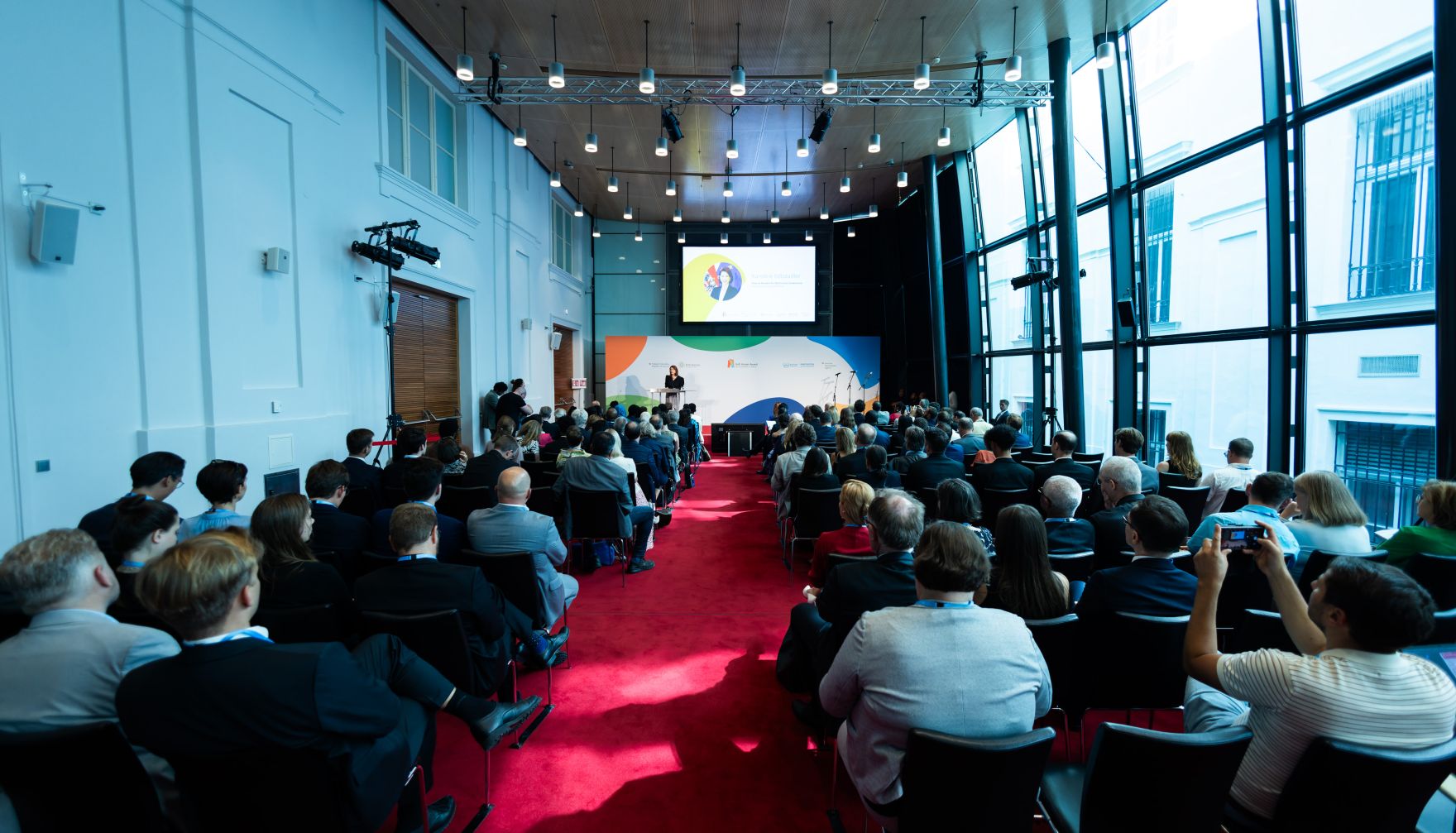 Am 04. September 2024 wurde in der Wiener Hofburg von Bundesministerin Karoline Edtstadler gemeinsam mit Bernhard Kowatsch, Leiter des UN World Food Programms &bdquo;Innovation Accelerators&ldquo; der &bdquo;Kofi Annan Award for Innovation in Africa&ldquo; verliehen.