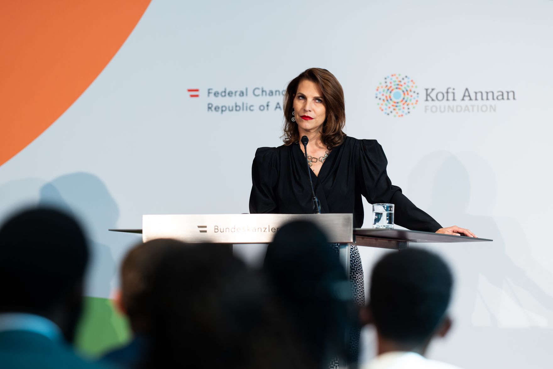 Am 04. September 2024 wurde in der Wiener Hofburg von Bundesministerin Karoline Edtstadler (im Bild) gemeinsam mit Bernhard Kowatsch, Leiter des UN World Food Programms &bdquo;Innovation Accelerators&ldquo; der &bdquo;Kofi Annan Award for Innovation in Africa&ldquo; verliehen.