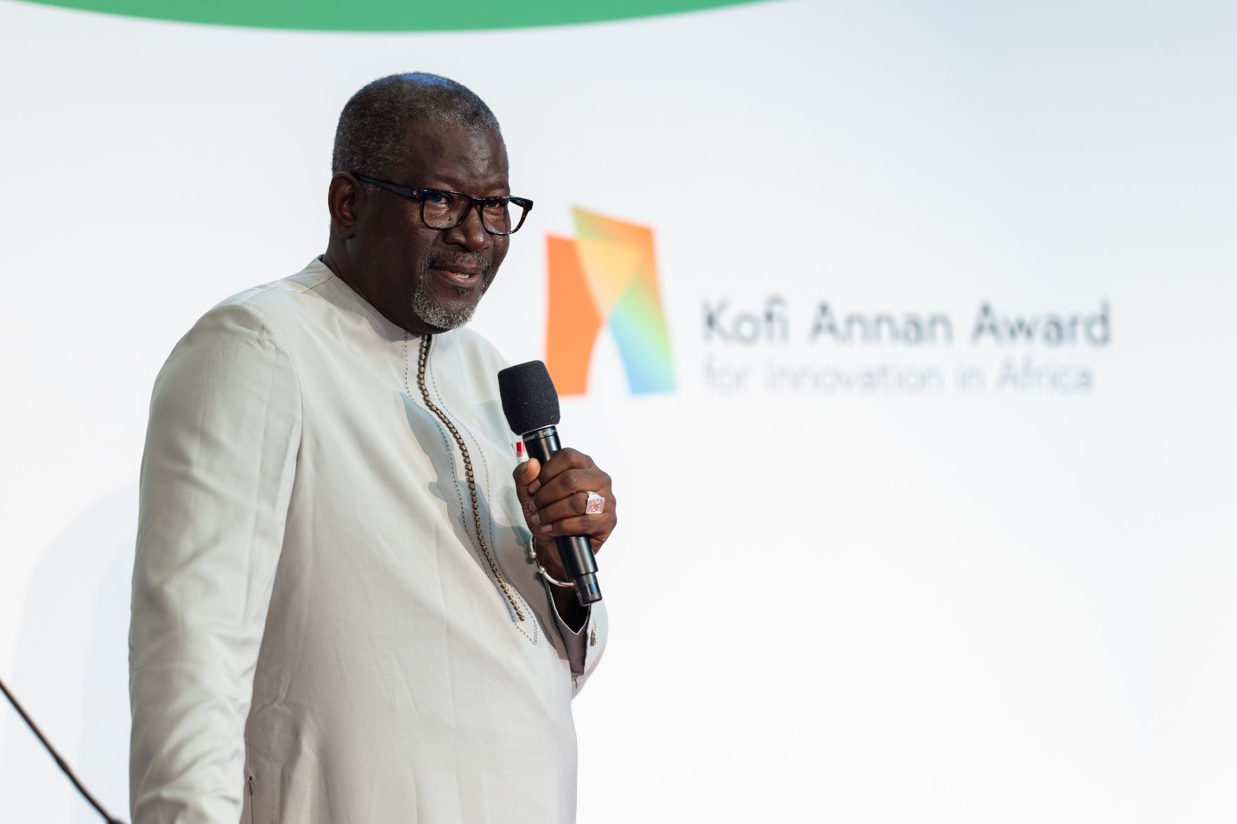 Am 04. September 2024 wurde in der Wiener Hofburg von Bundesministerin Karoline Edtstadler gemeinsam mit Bernhard Kowatsch, Leiter des UN World Food Programms &bdquo;Innovation Accelerators&ldquo; der &bdquo;Kofi Annan Award for Innovation in Africa&ldquo; verliehen.