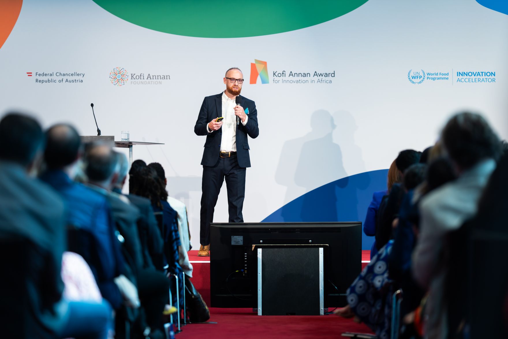 Am 04. September 2024 wurde in der Wiener Hofburg von Bundesministerin Karoline Edtstadler gemeinsam mit Bernhard Kowatsch, Leiter des UN World Food Programms &bdquo;Innovation Accelerators&ldquo; der &bdquo;Kofi Annan Award for Innovation in Africa&ldquo; verliehen.