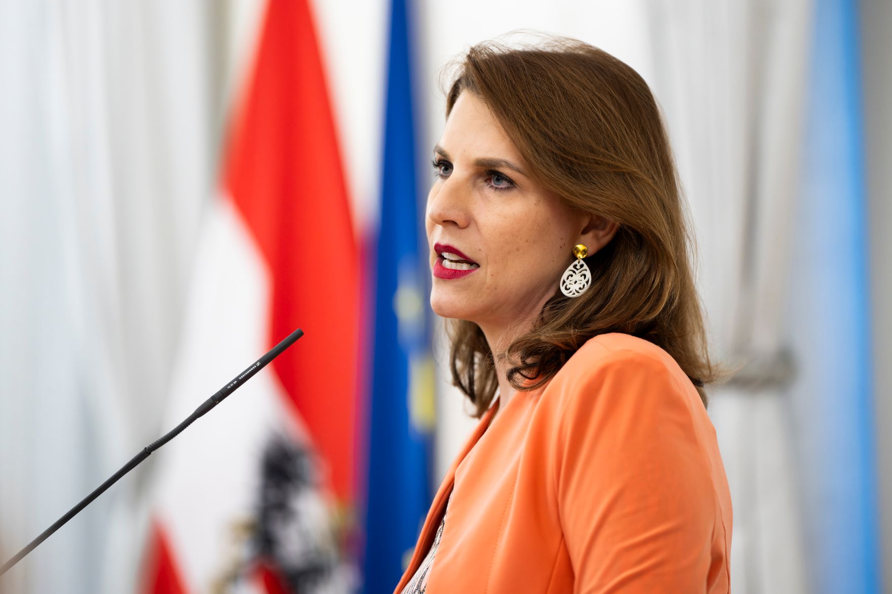 Am 9. Oktober 2024 gab Bundesministerin Karoline Edtstadler (im Bild) gemeinsam mit Bundesministerin Susanne Raab einen Abendempfang zum j&uuml;dischen Neujahrstag &quot;Rosch ha-Schana&quot; im Bundeskanzleramt.