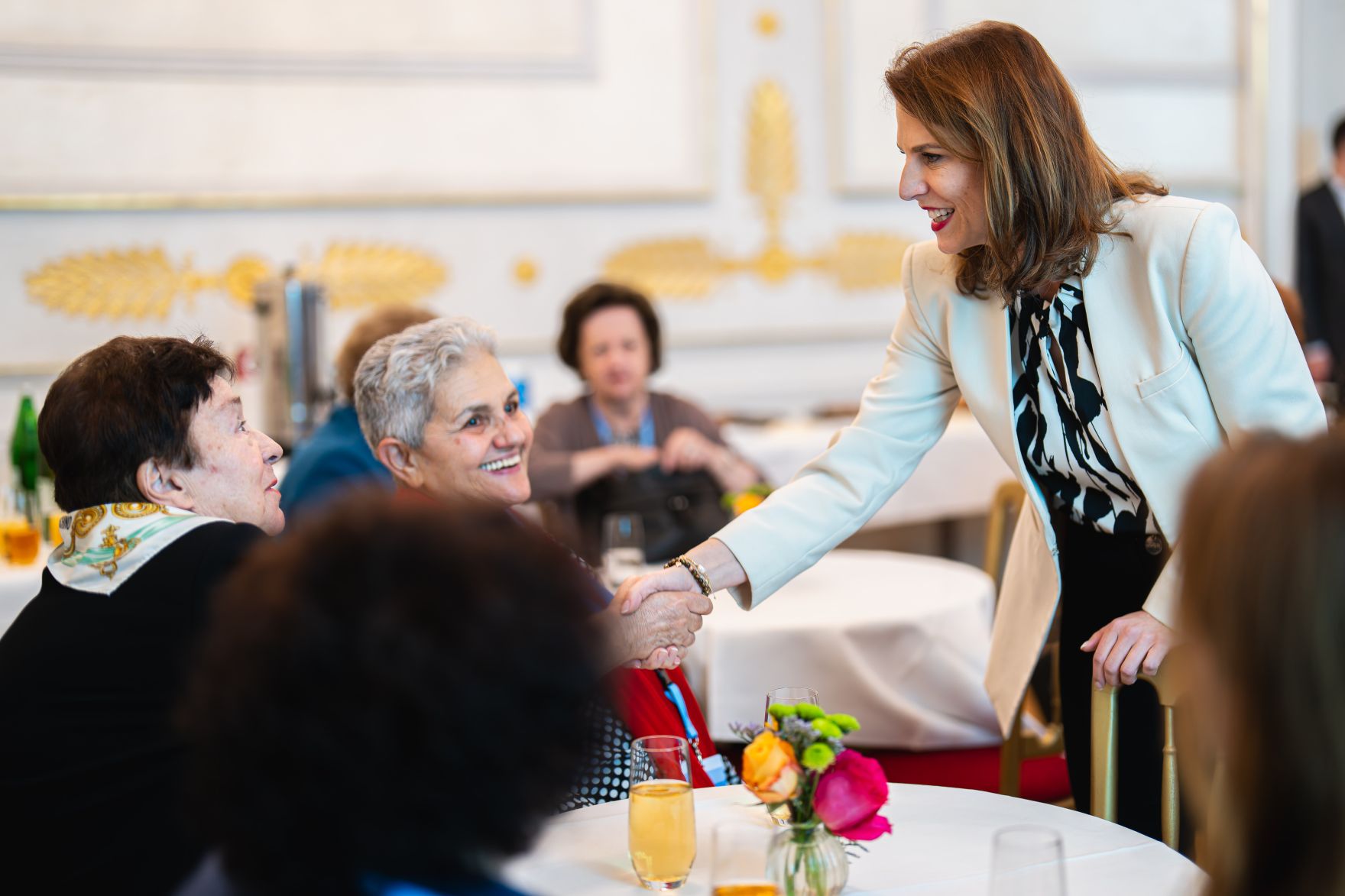 Am 9. Oktober 2024 gab Bundesministerin Karoline Edtstadler (r.) einen Empfang zum j&uuml;dischen Neujahrstag &quot;Rosch ha-Schana&quot; im Bundeskanzleramt.