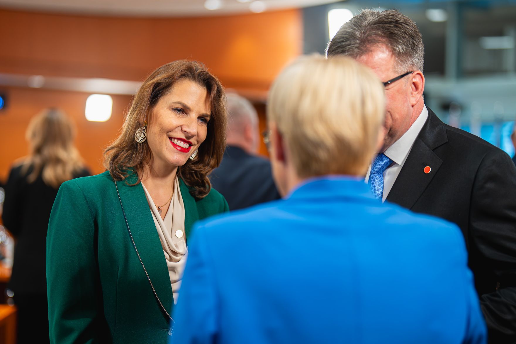 Am 14. Oktober 2024 nahm Bundesministerin Karoline Edtstadler (l.) am Westbalkan-Gipfel in Berlin teil.