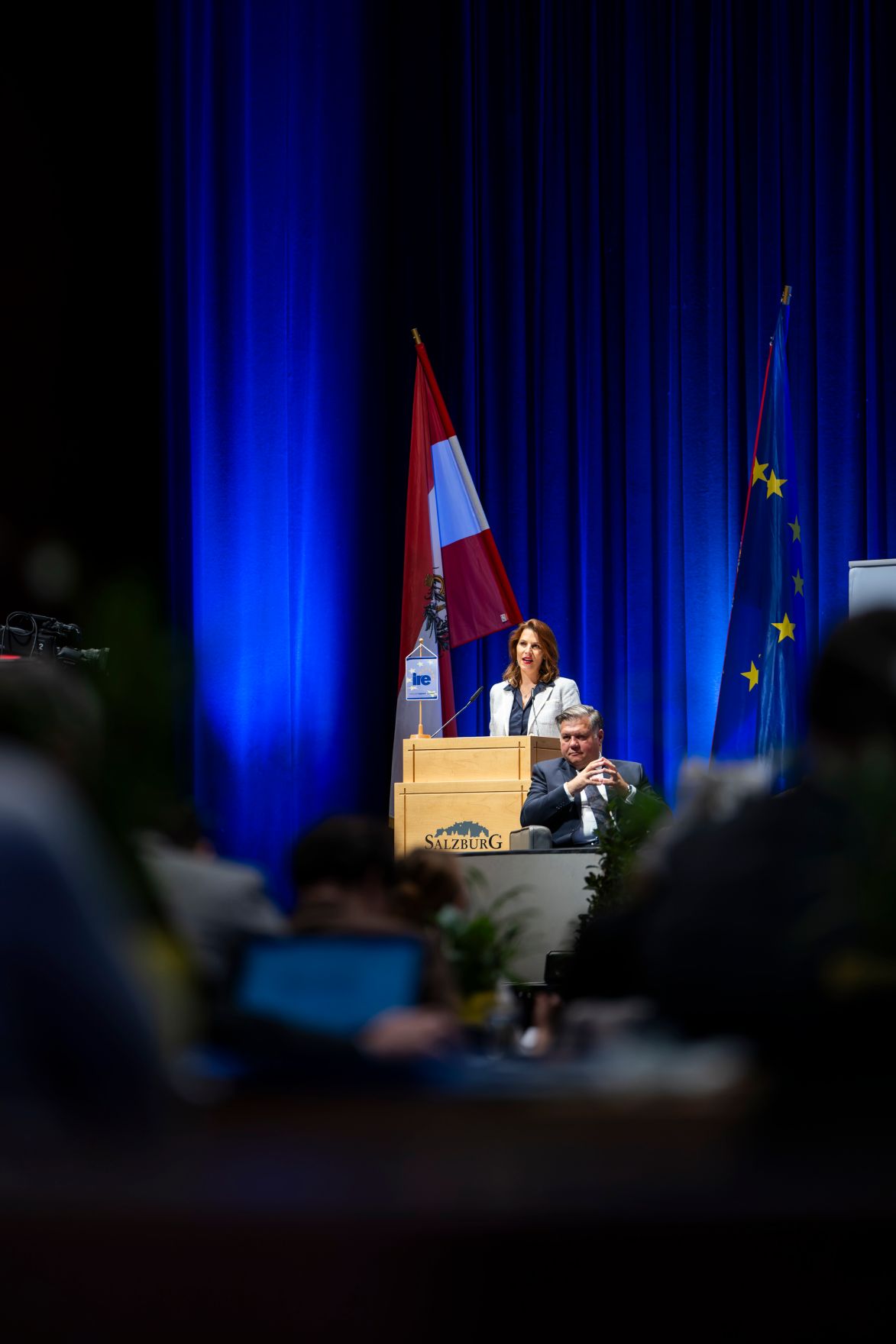 Am 21. Oktober 2024 nahm Bundesministerin Karoline Edtstadler (m.) am Salzburg Summit teil.