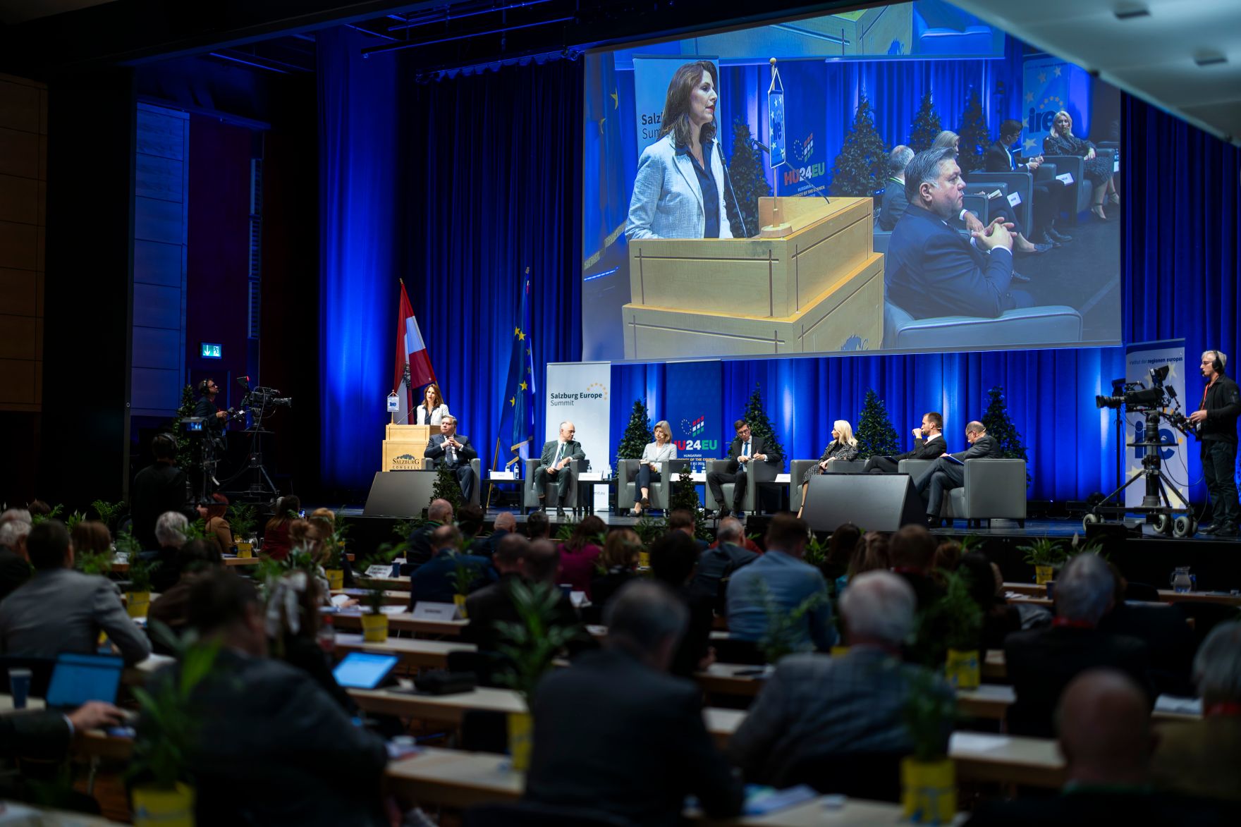 Am 21. Oktober 2024 nahm Bundesministerin Karoline Edtstadler am Salzburg Summit teil.