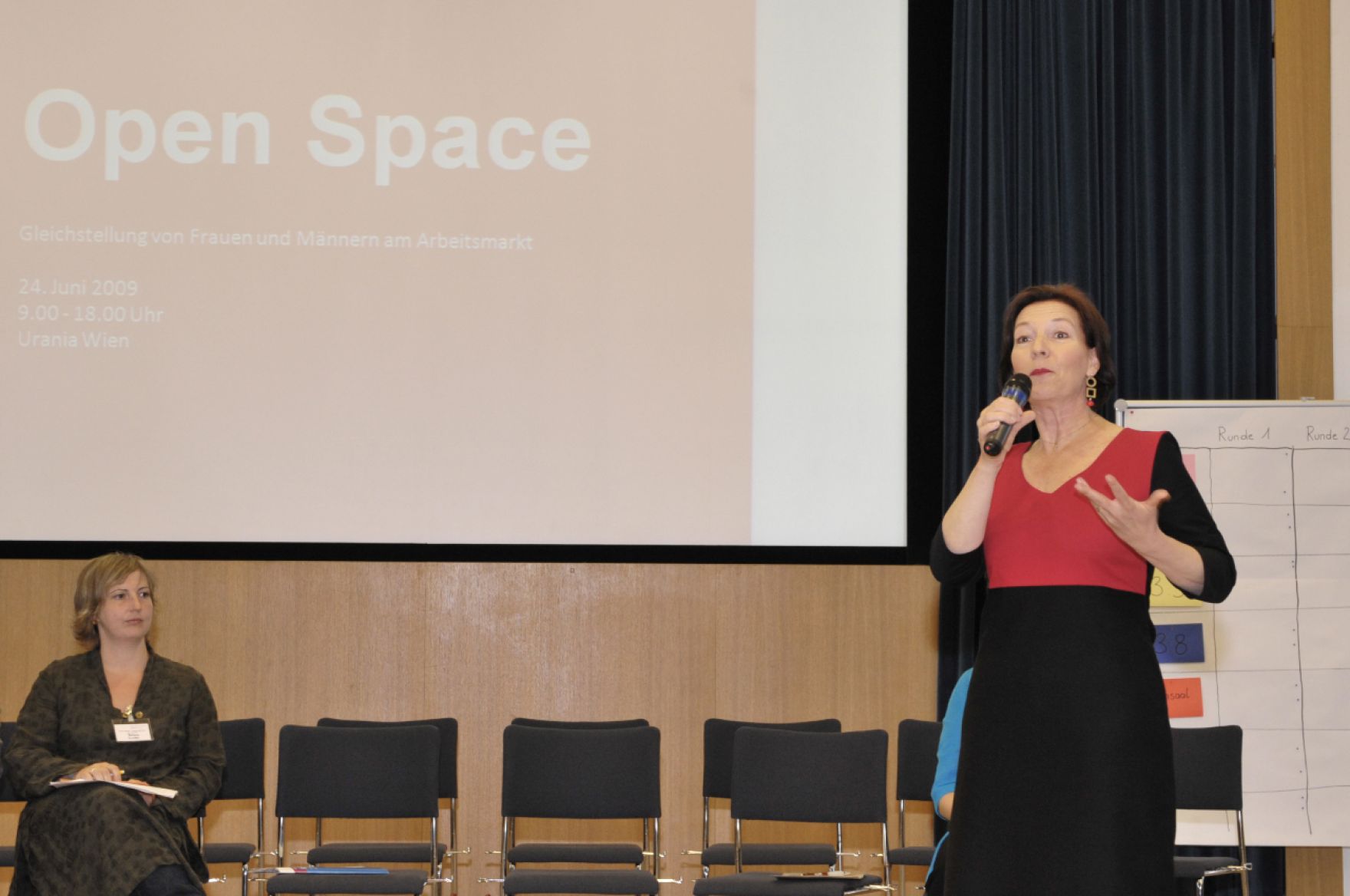 Am 24. Juni 2009 er&ouml;ffnete Frauenministerin Gabriele Heinisch-Hosek den Open Space &quot;Gleichstellung von Frauen und M&auml;nnern am Arbeitsmarkt&quot; in der Wiener Urania.